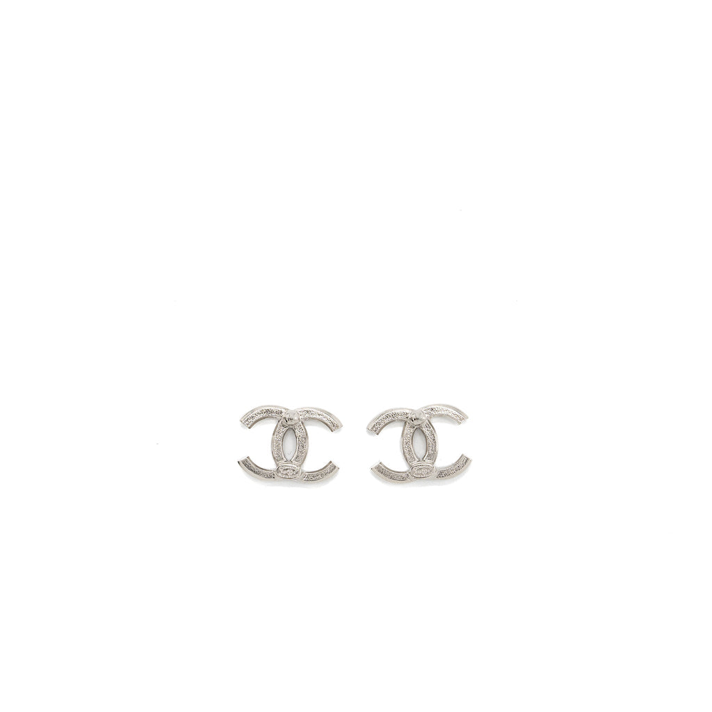 Chanel 22C CC Logo Earrings Crystal