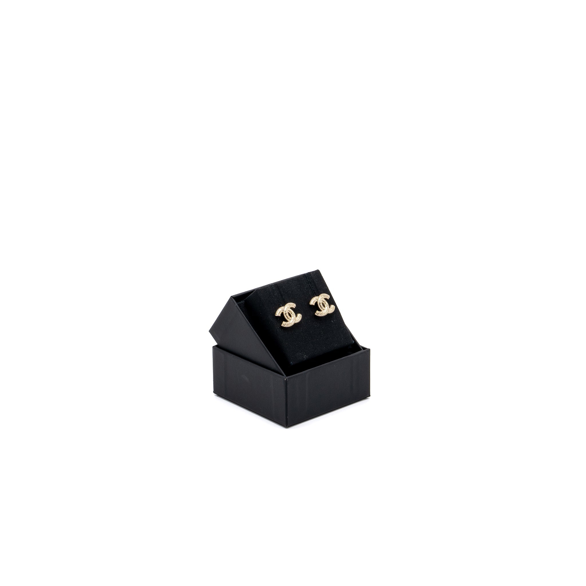 Chanel CC logo earring L