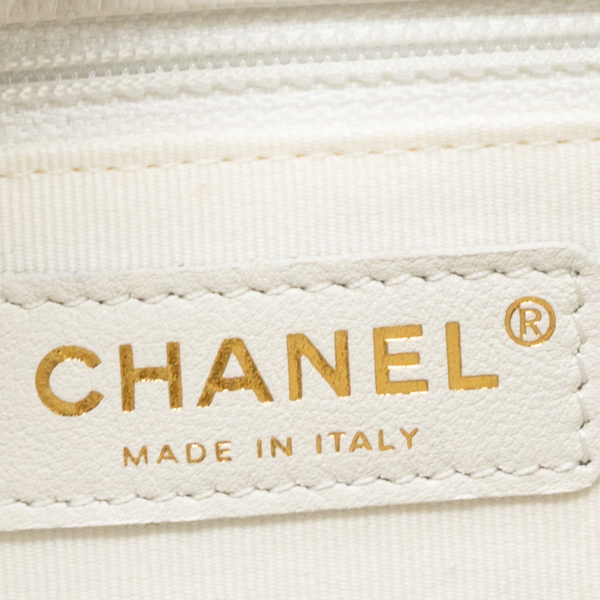 Chanel 22s mini backpack Grained calfskin white L(Microchip)