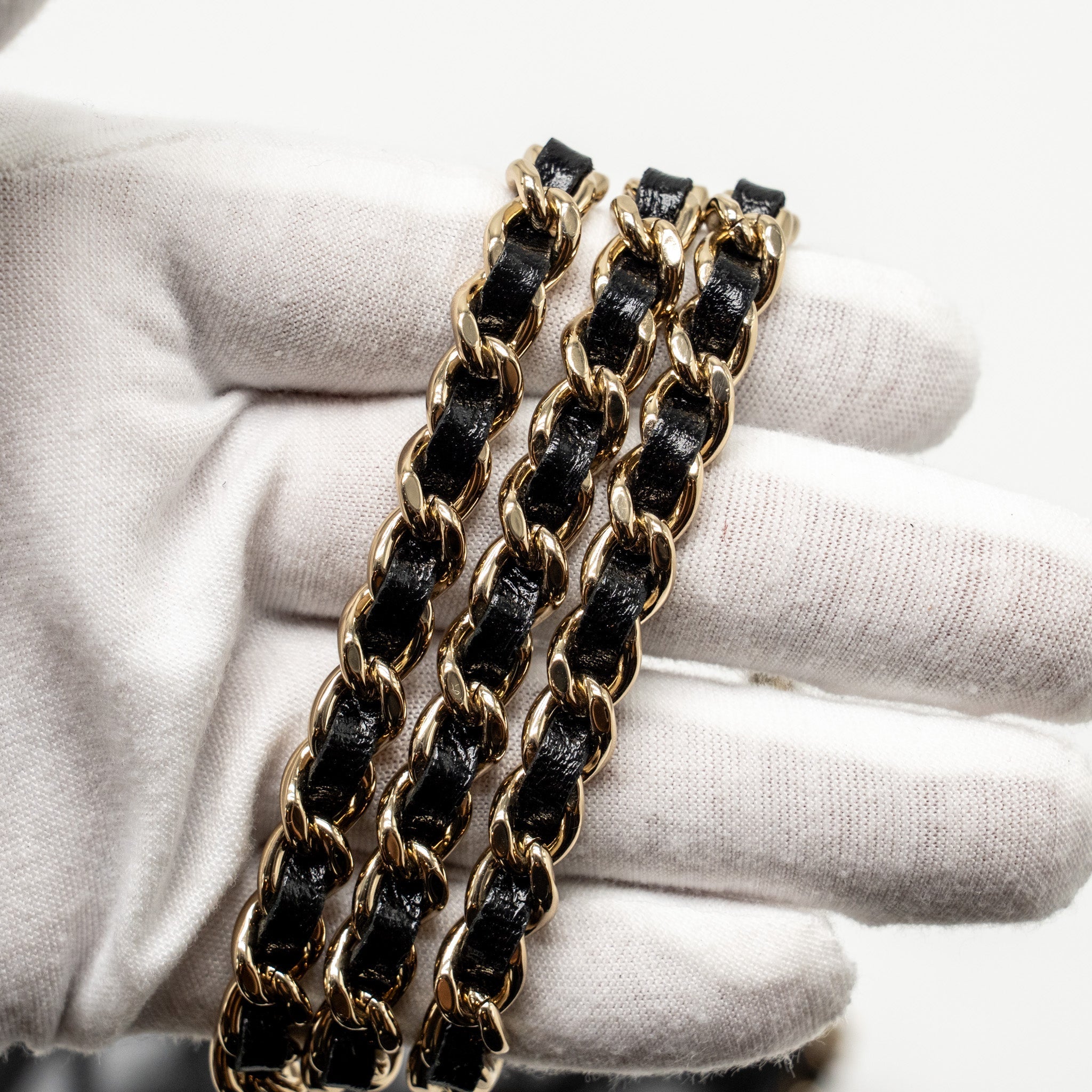 Chanel Mini 31 Clutch with Chain shiny lambskin black L (microchip)
