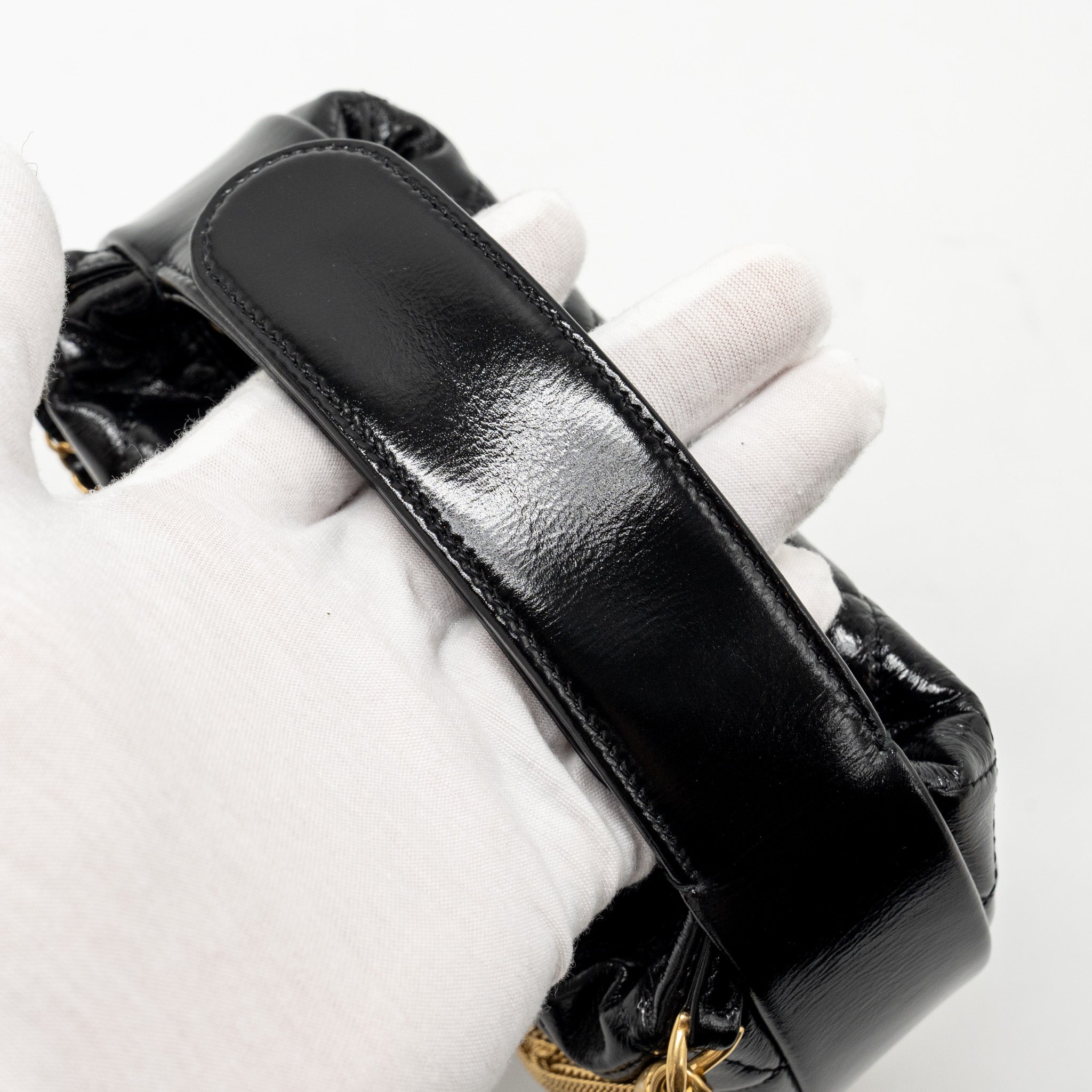 Chanel 21A Round Clutch with Detail Chain Calfskin Black (microchip)