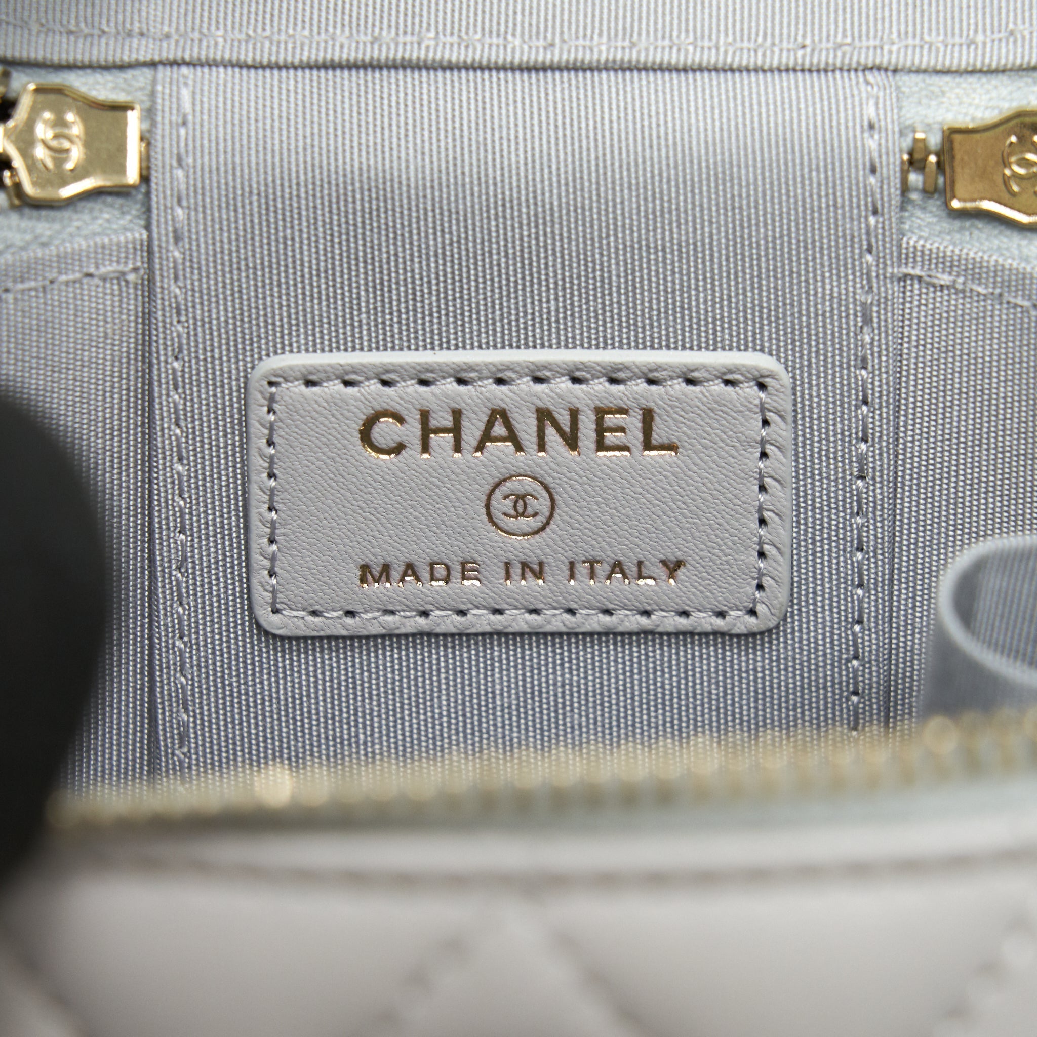 Chanel 21A Small handle Vanity with Chain Grey with
