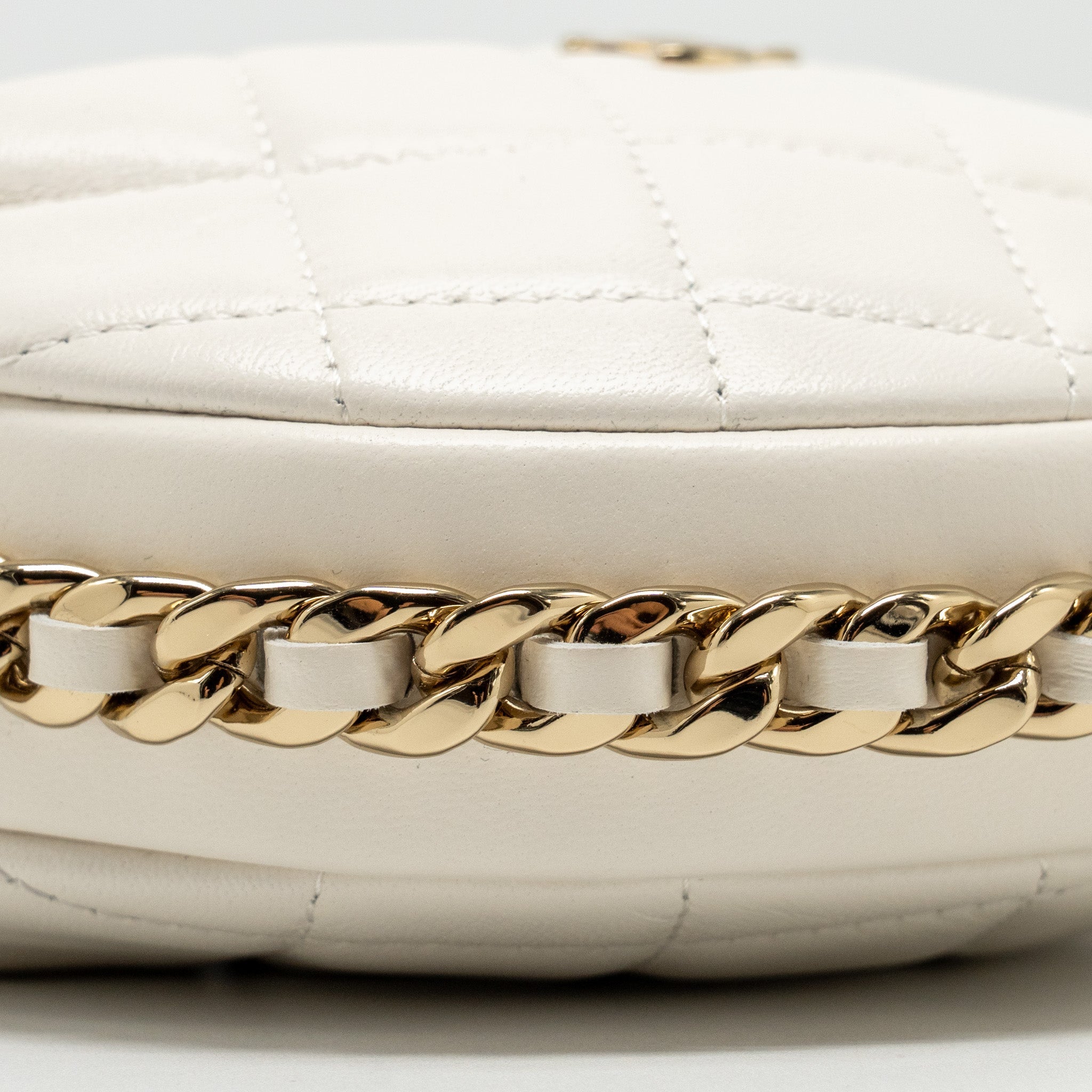 Chanel 23C Round Clutch Lambskin White L (Microchip)