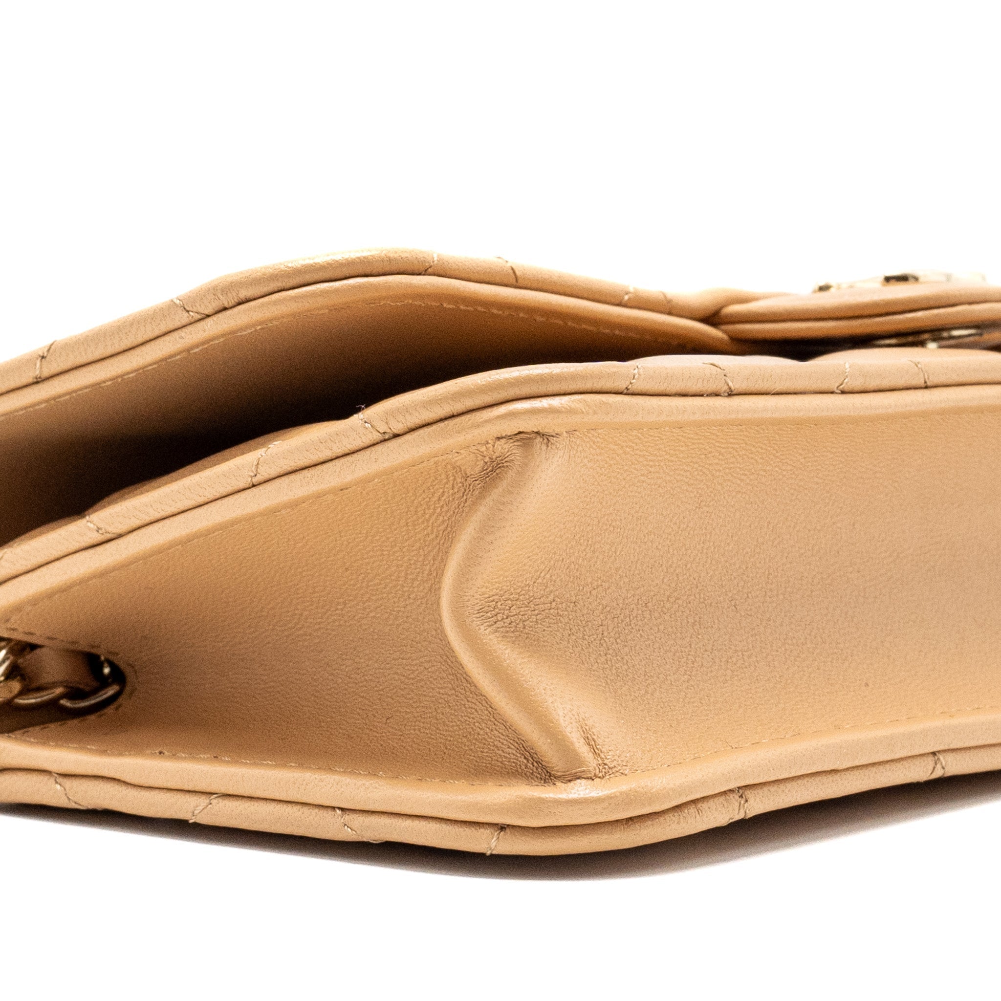 Chanel top handle mini flap clutch lambskin beige L (Microchip)