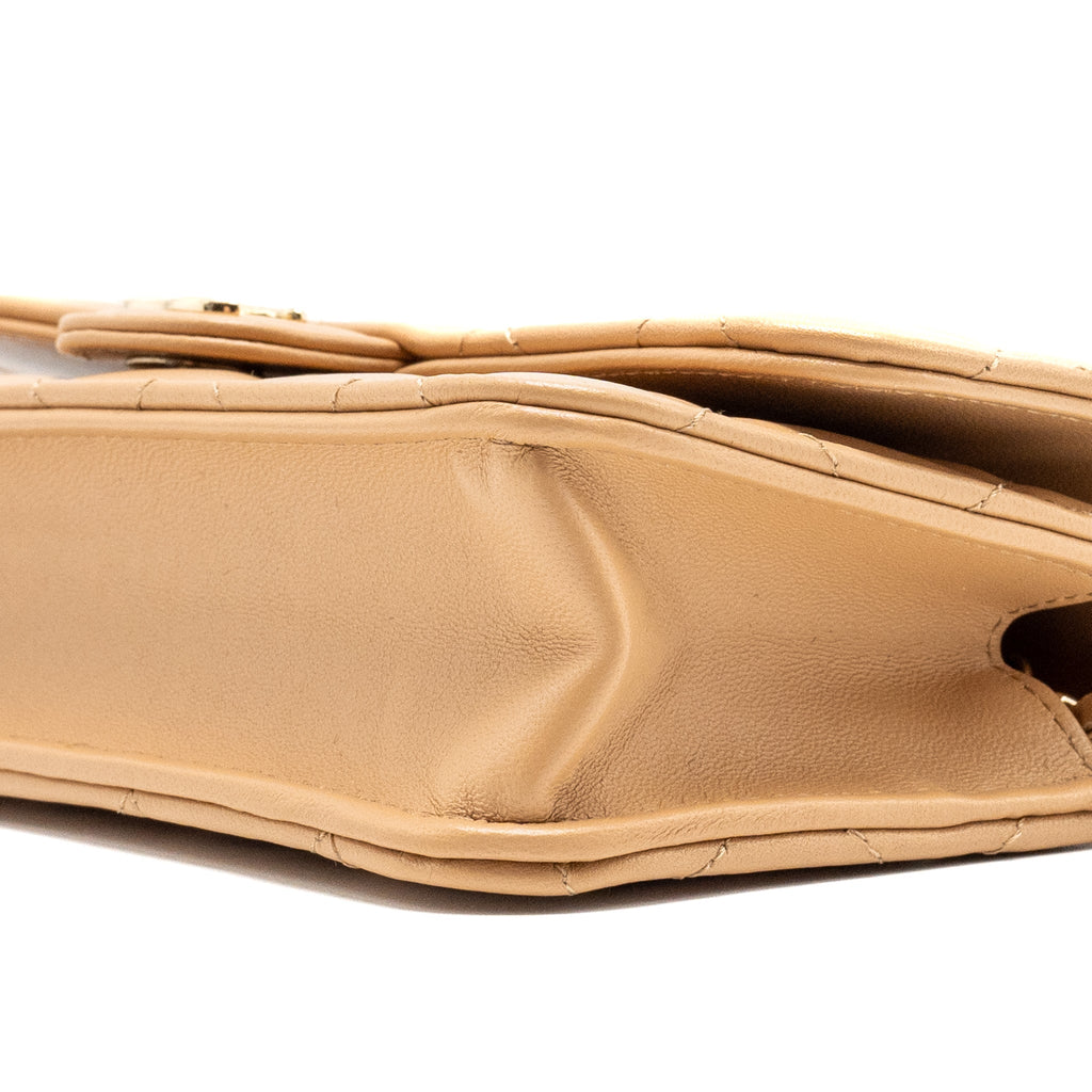 Chanel top handle mini flap clutch lambskin beige L (Microchip)