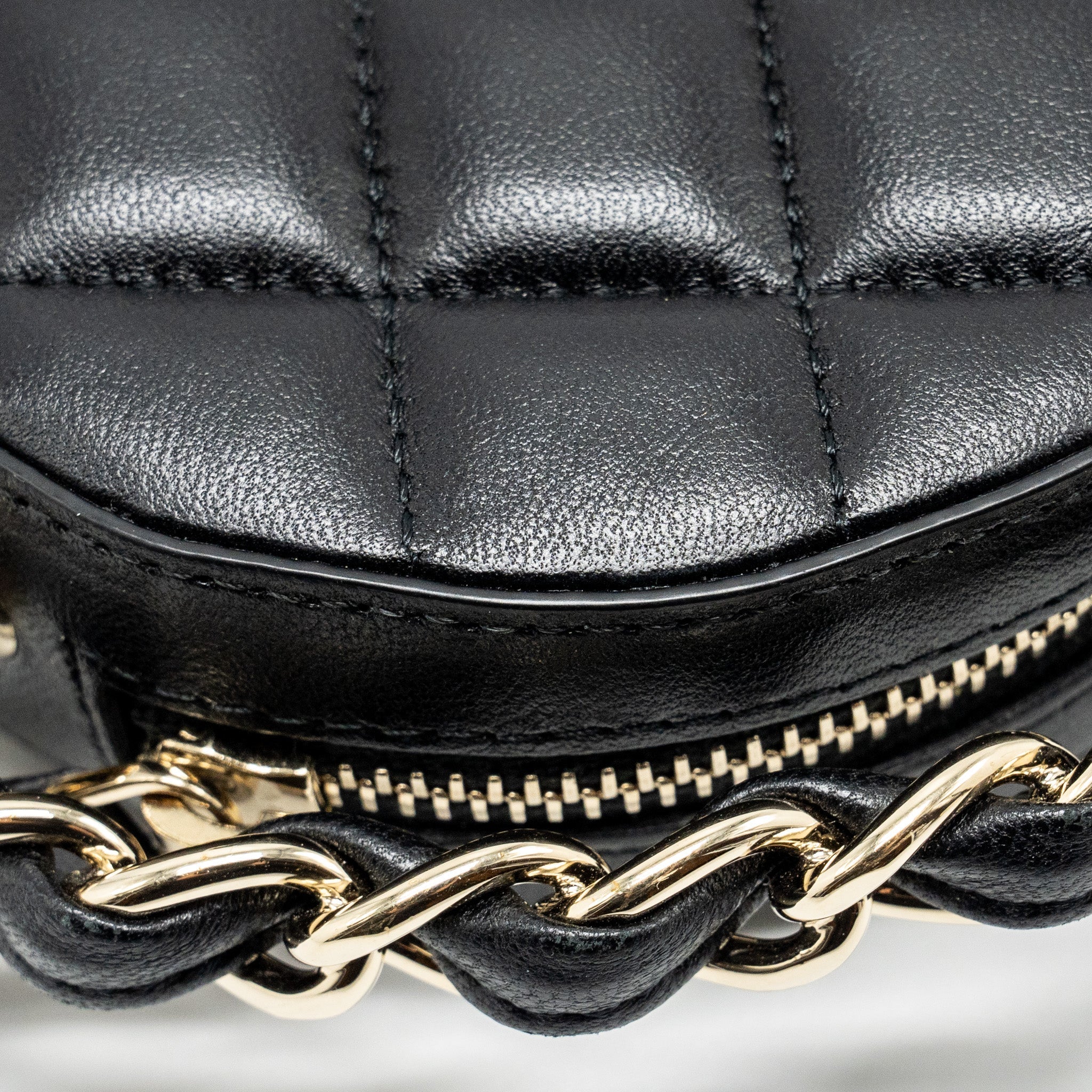 Chanel 22c Quilted Round Clutch With Chain Lambskin Black L