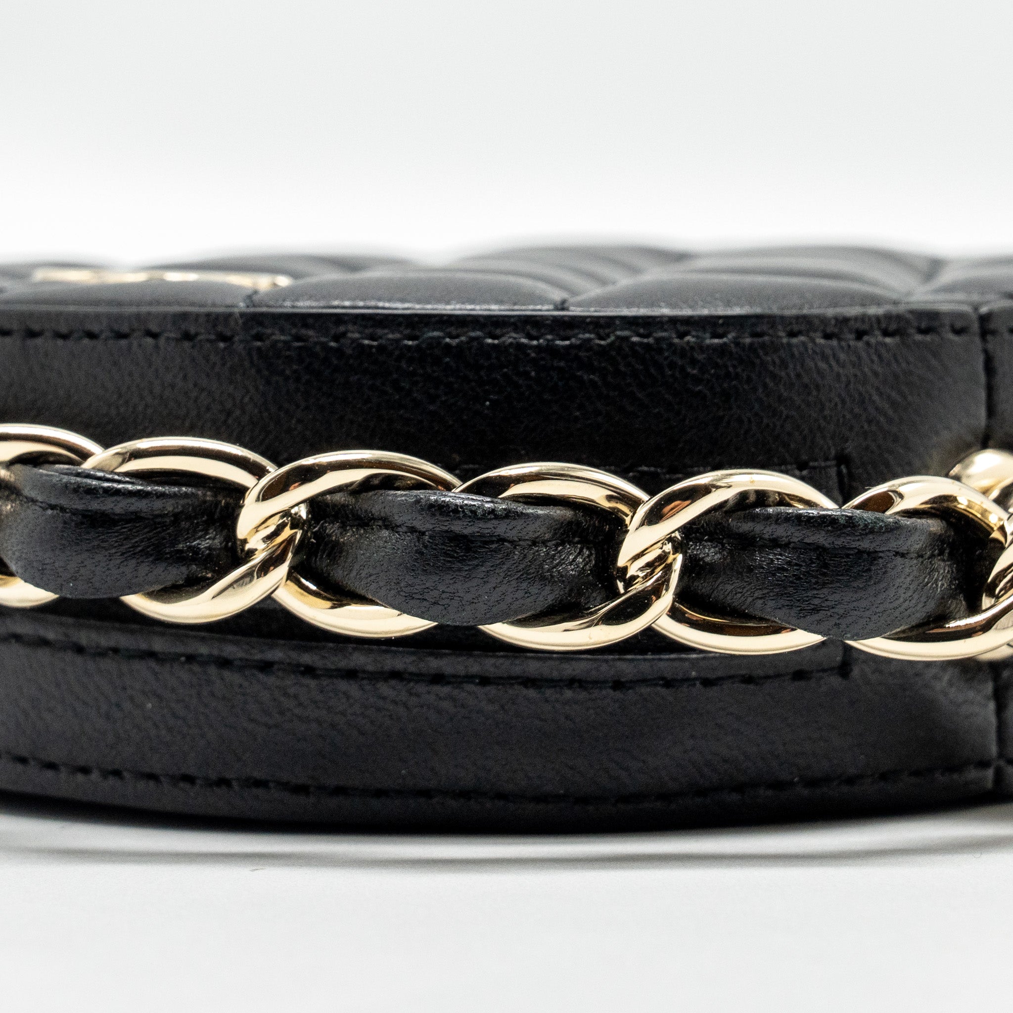 Chanel 22c Quilted Round Clutch With Chain Lambskin Black L