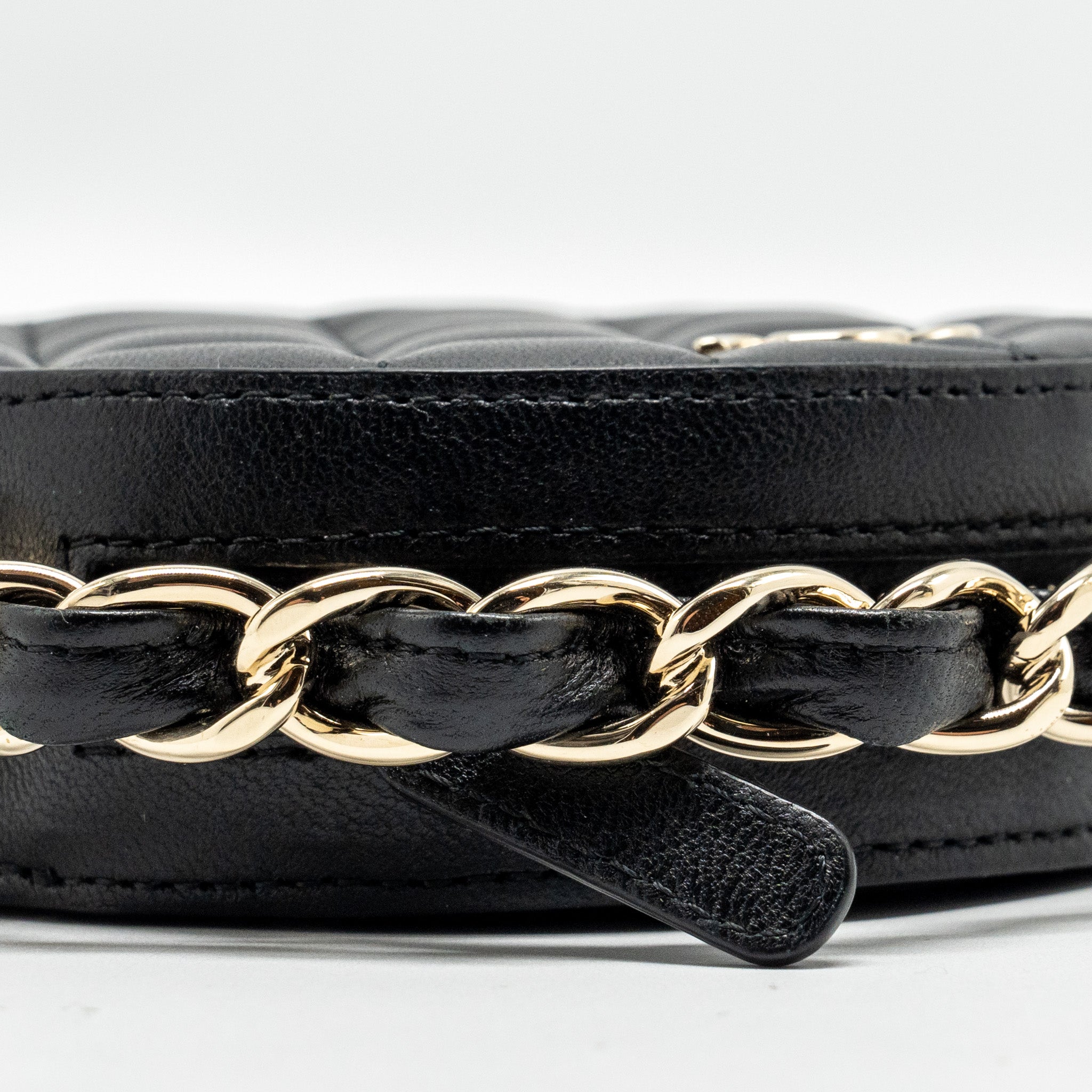 Chanel 22c Quilted Round Clutch With Chain Lambskin Black L