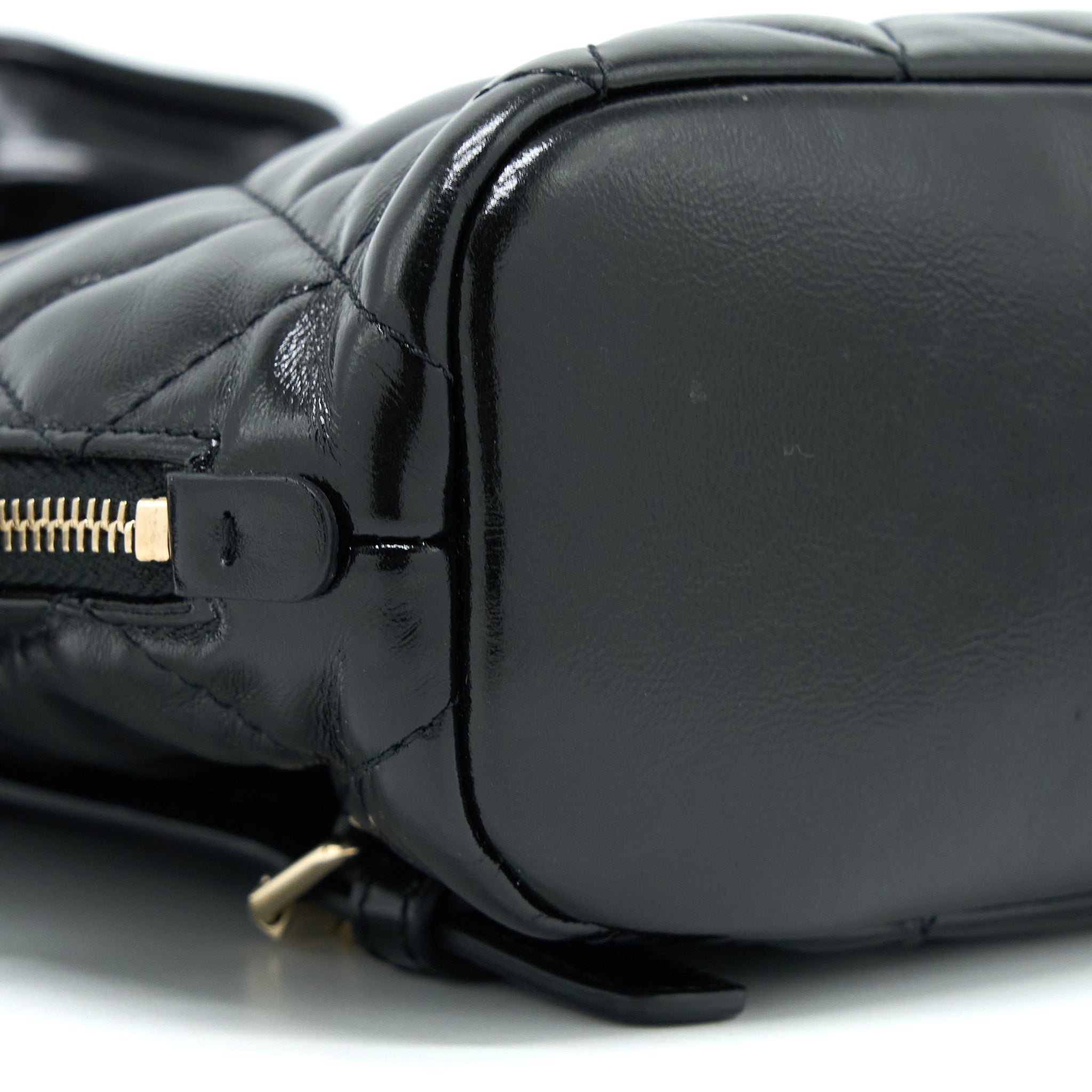 Chanel 22A Quilted Backpack Shiny Calfskin Black L (Microchip)