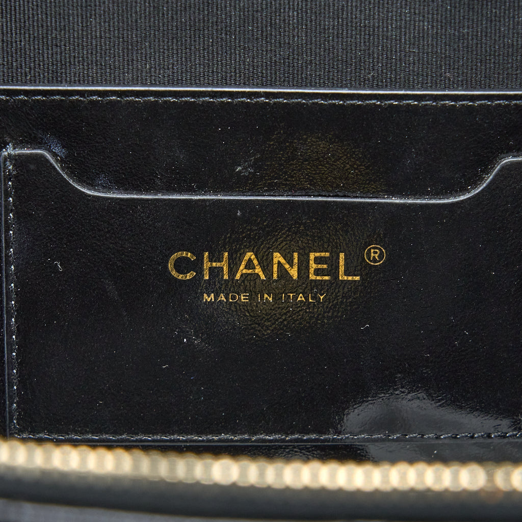 Chanel 22A Quilted Backpack Shiny Calfskin Black L (Microchip)