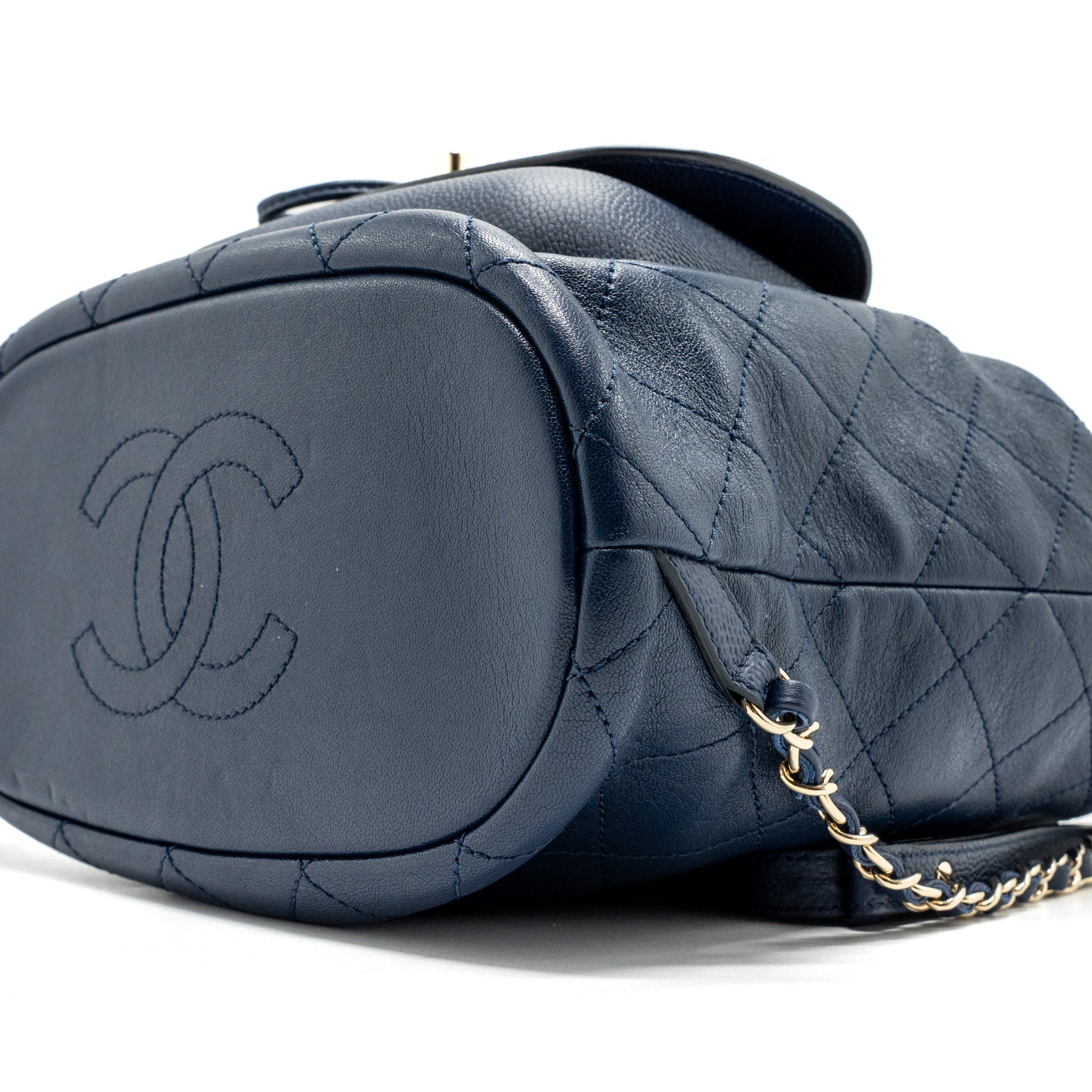 Chanel Drawstring Backpack Lambskin / Grained Calfskin Dark Blue L