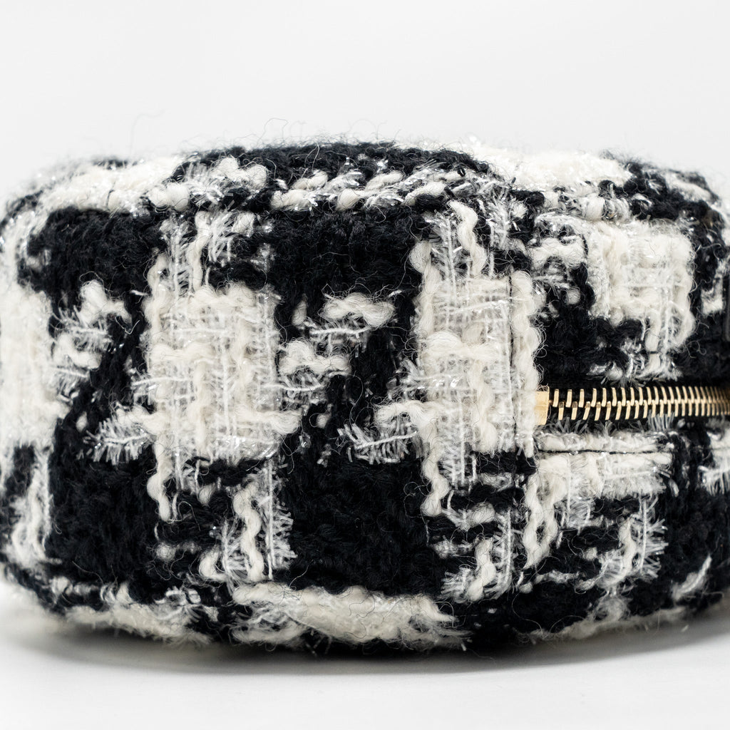 Chanel 19 round clutch  with chain with coin purse tweed / lambskin black/ white