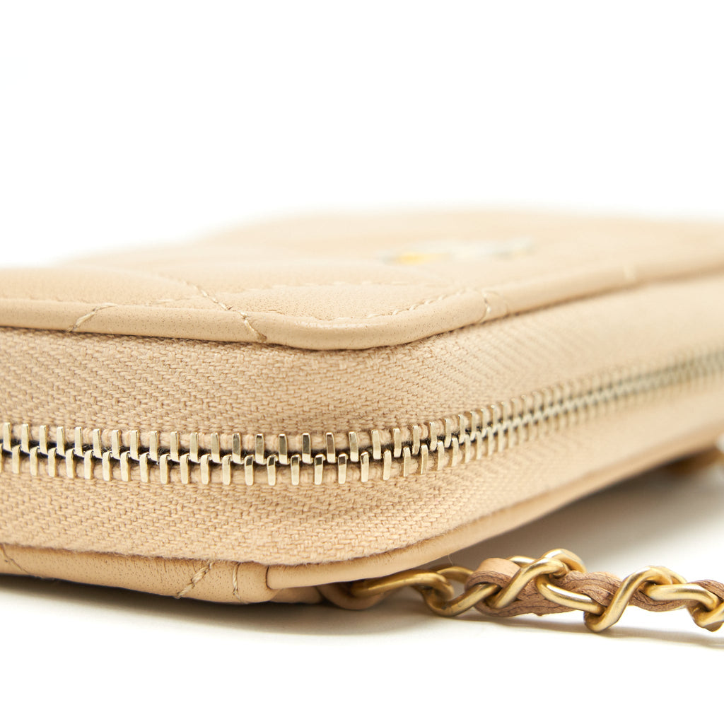 Chanel 22C Pearl Crush  Holder With Chain Beige