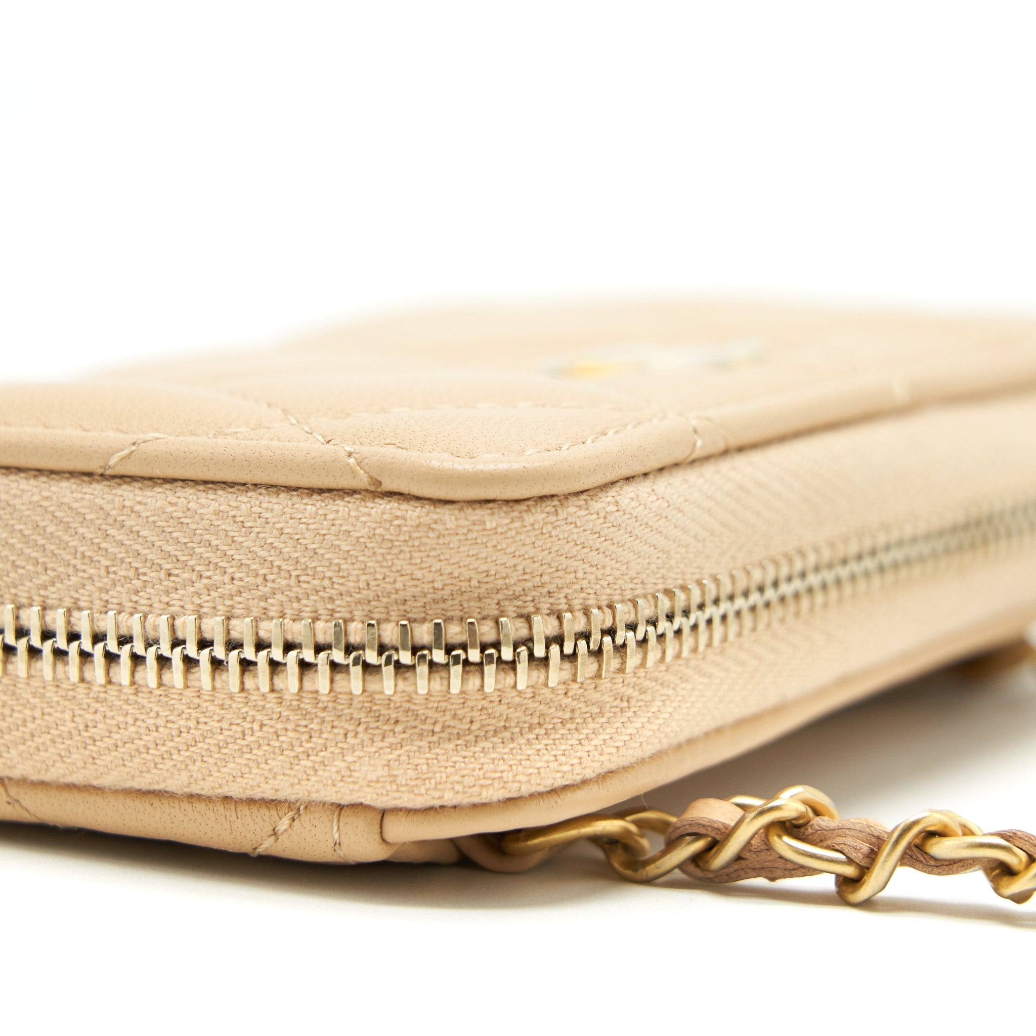 Chanel 22C Pearl Crush  Holder With Chain Beige