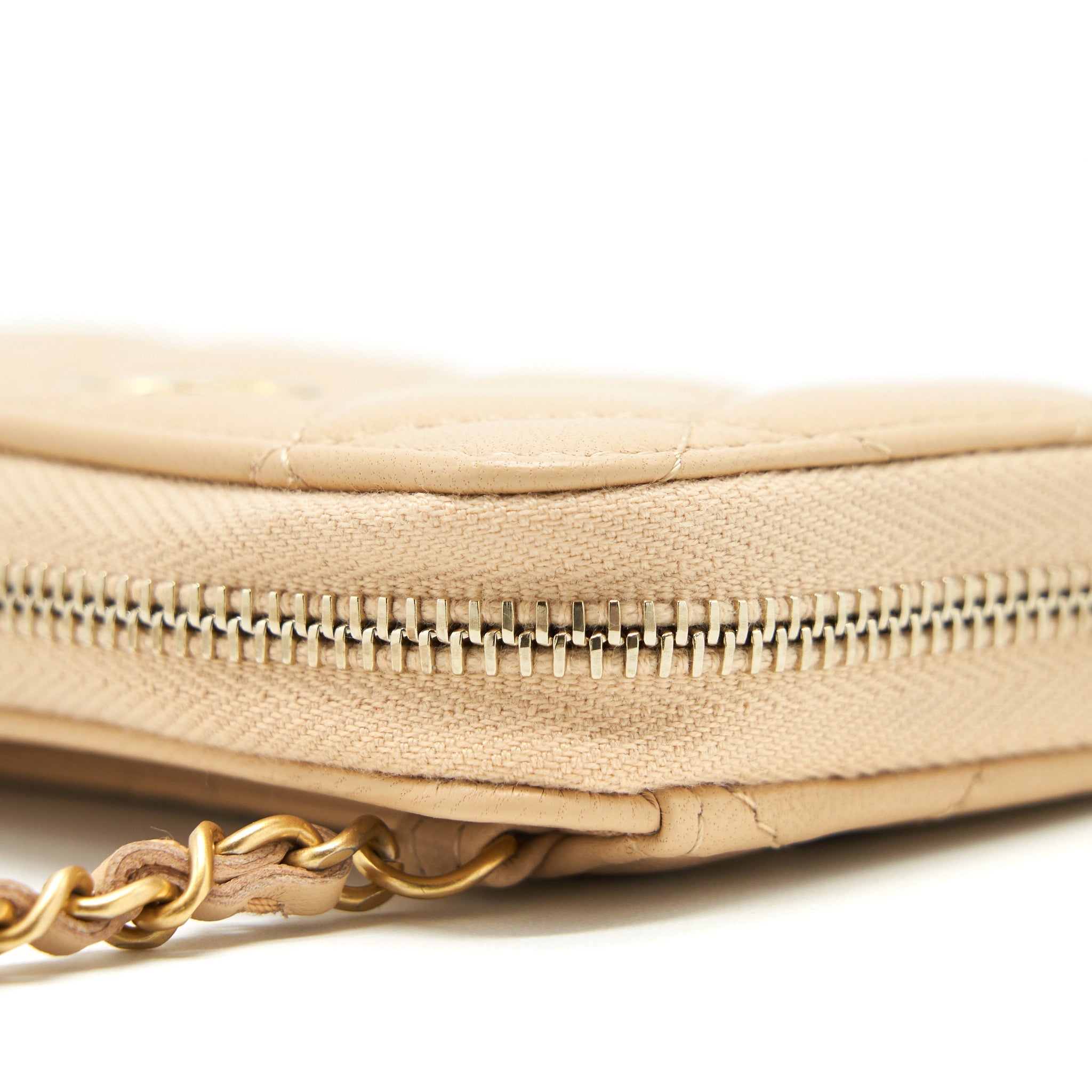 Chanel 22C Pearl Crush  Holder With Chain Beige