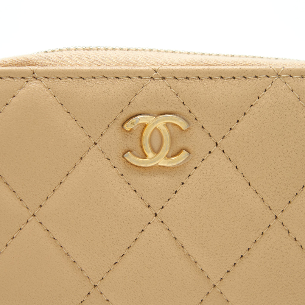 Chanel 22C Pearl Crush  Holder With Chain Beige