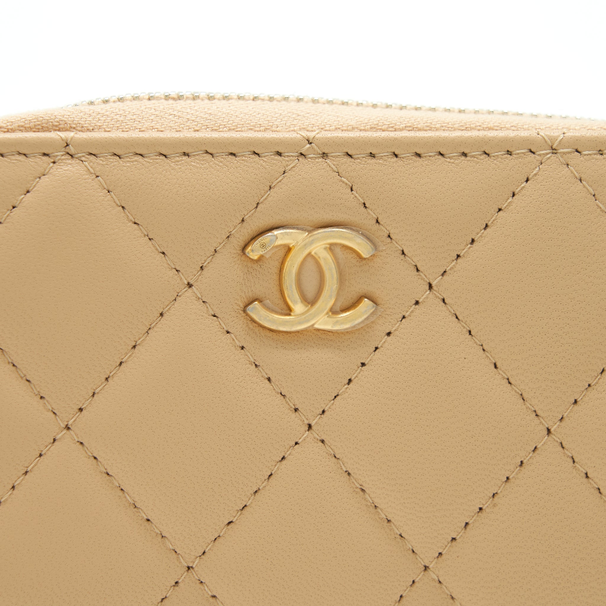 Chanel 22C Pearl Crush  Holder With Chain Beige