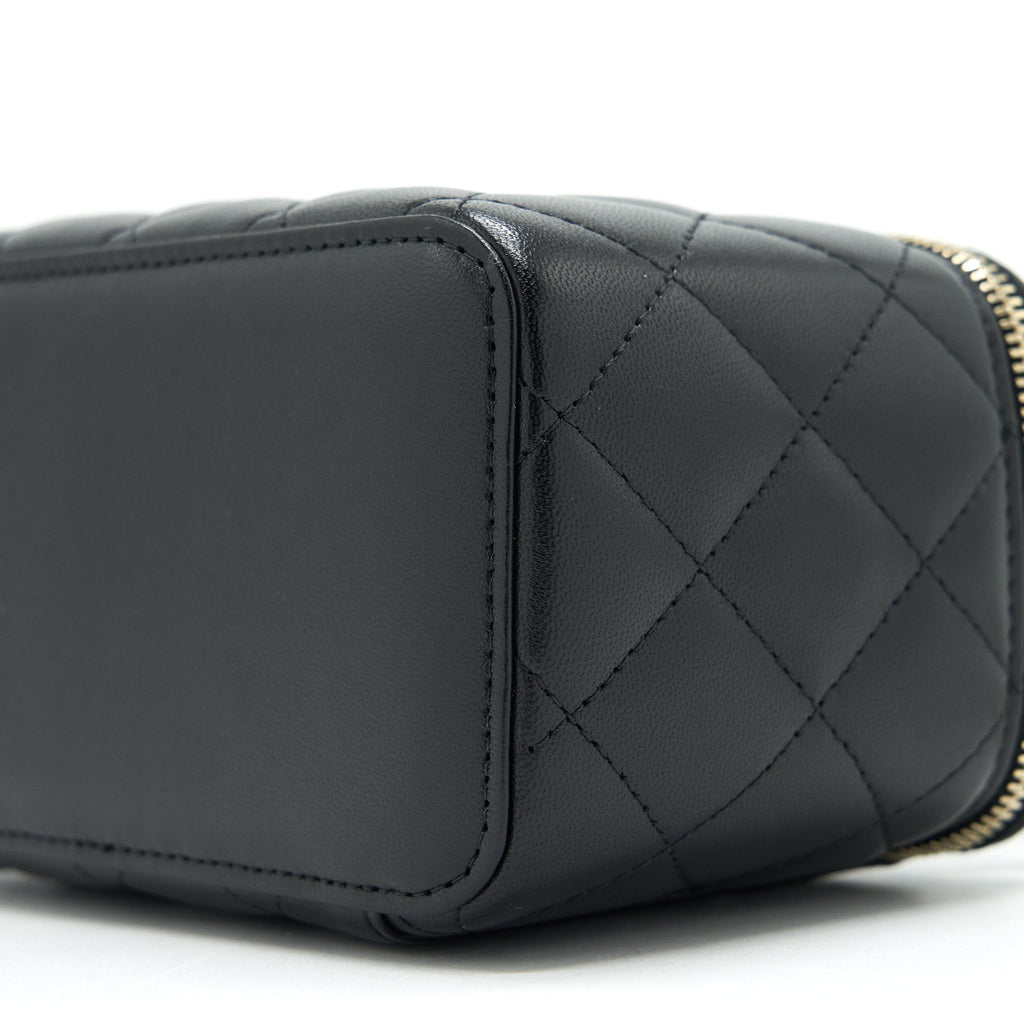 Chanel 21K top handle rectangular Vanity with chain Black L