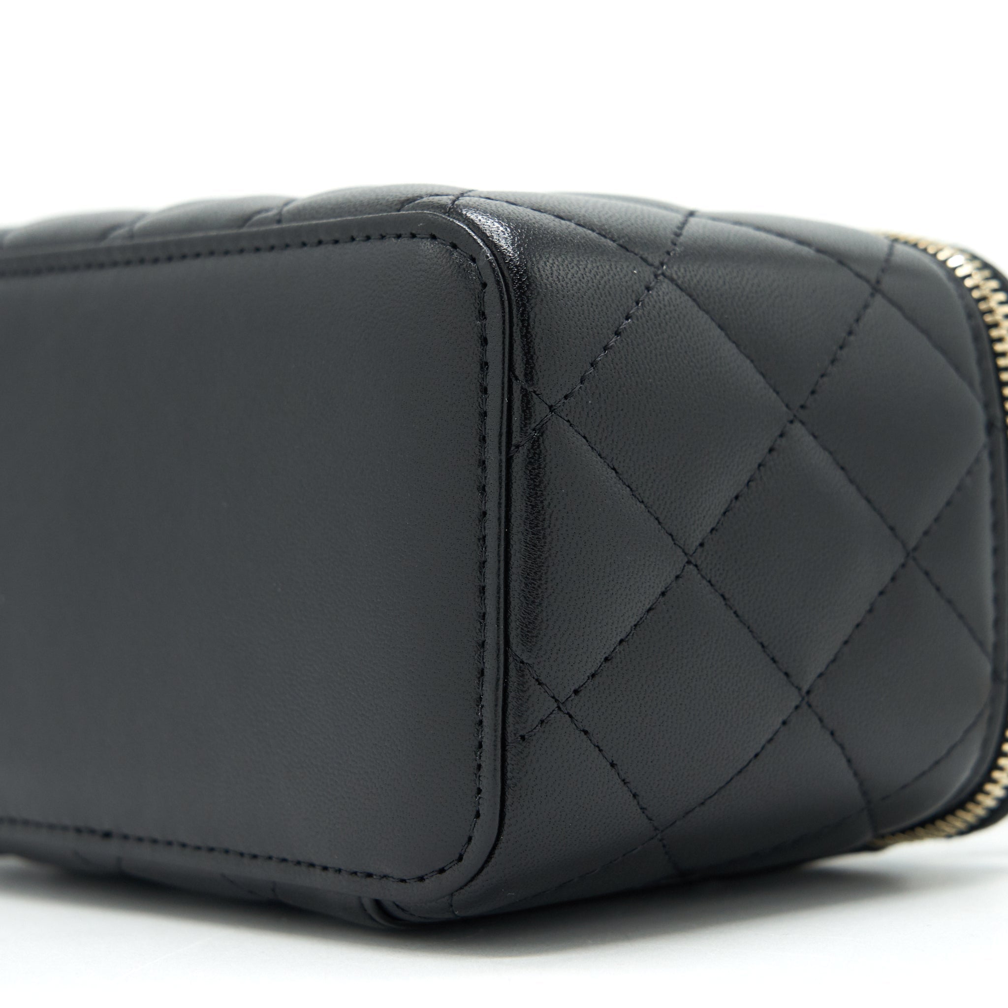 Chanel 21K top handle rectangular Vanity with chain Black L