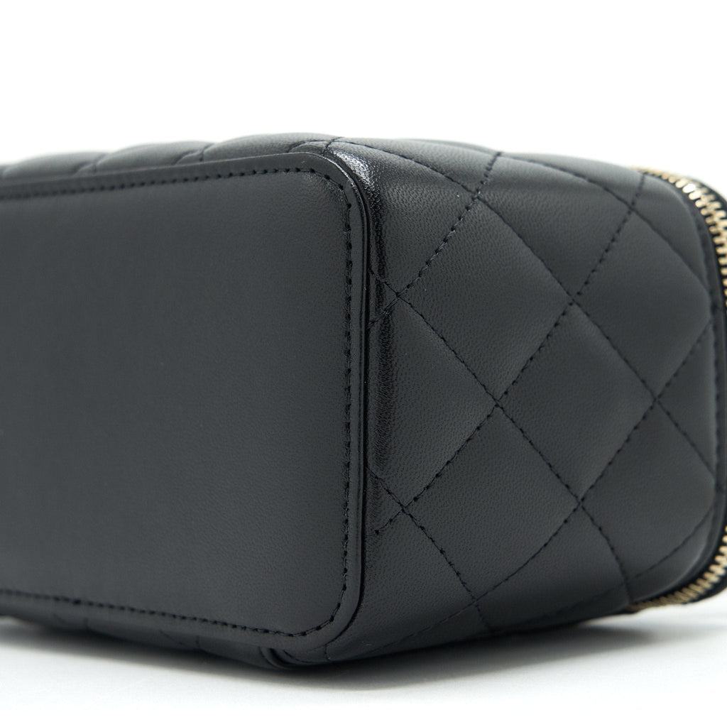 Chanel 21K Top Handle Rectangular Vanity With Chain Black L