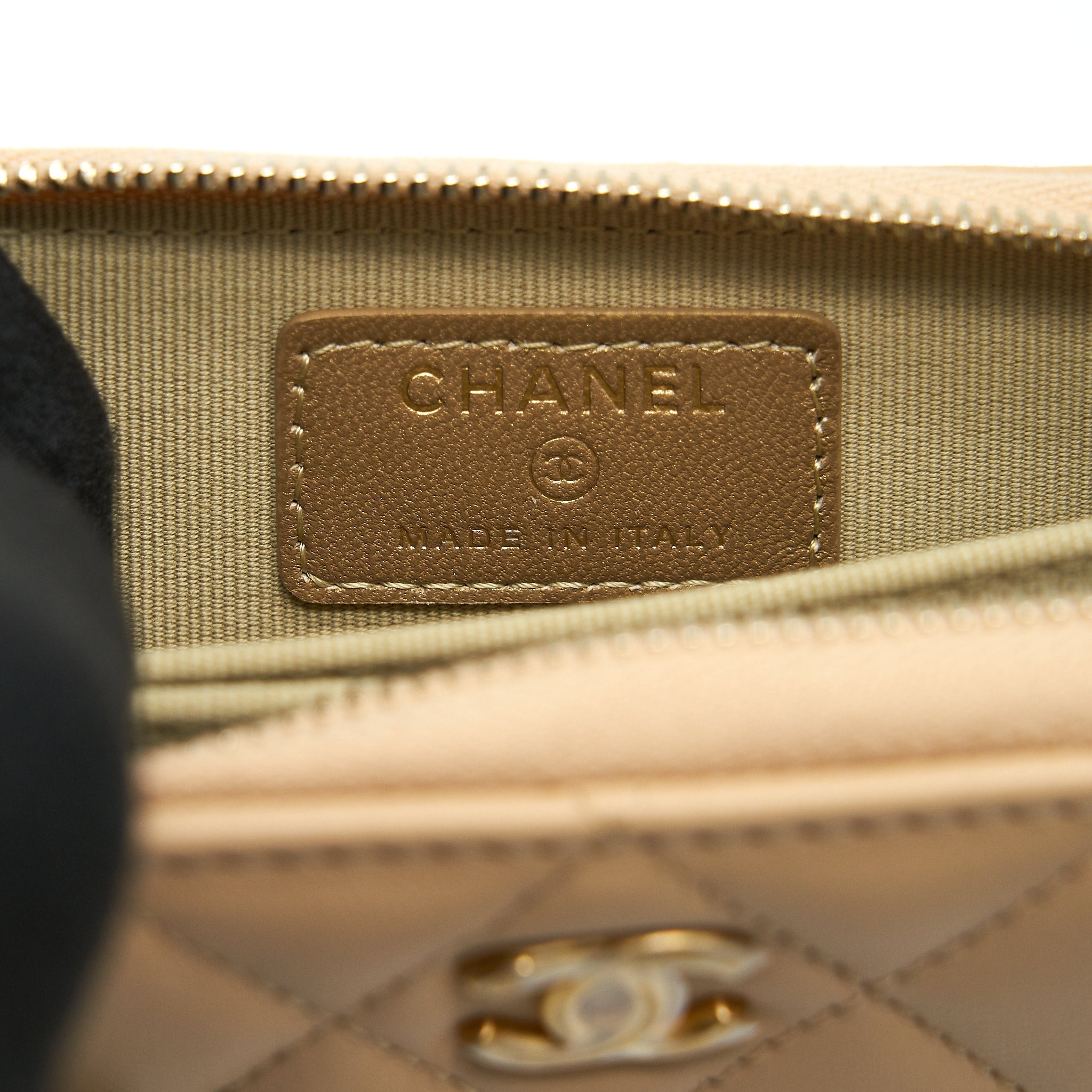 Chanel 22C Pearl Crush  Holder With Chain Beige