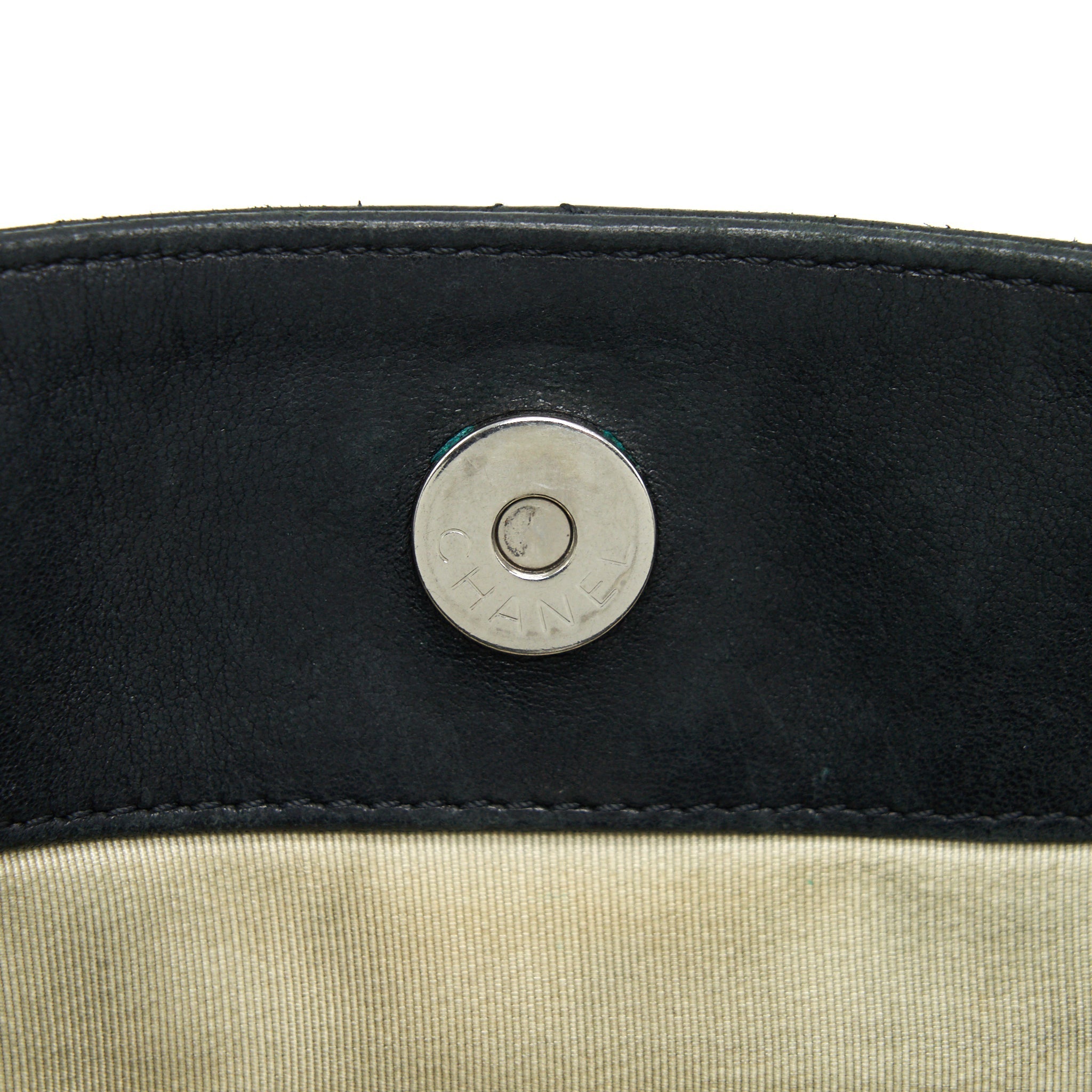 Chanel quilted leather with Chain Shoulder Bag Black