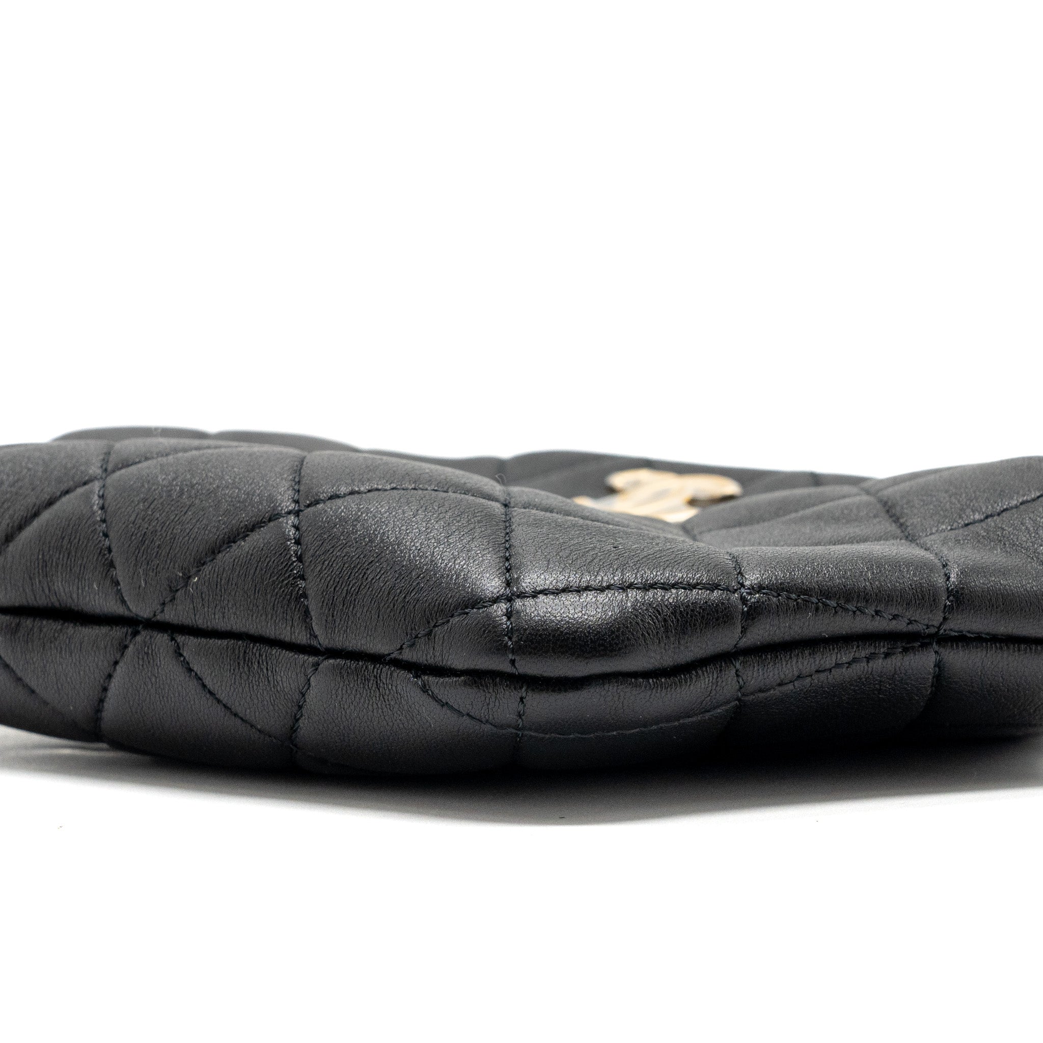 Chanel pearl round handle evening clutch lambskin black  (microchip)
