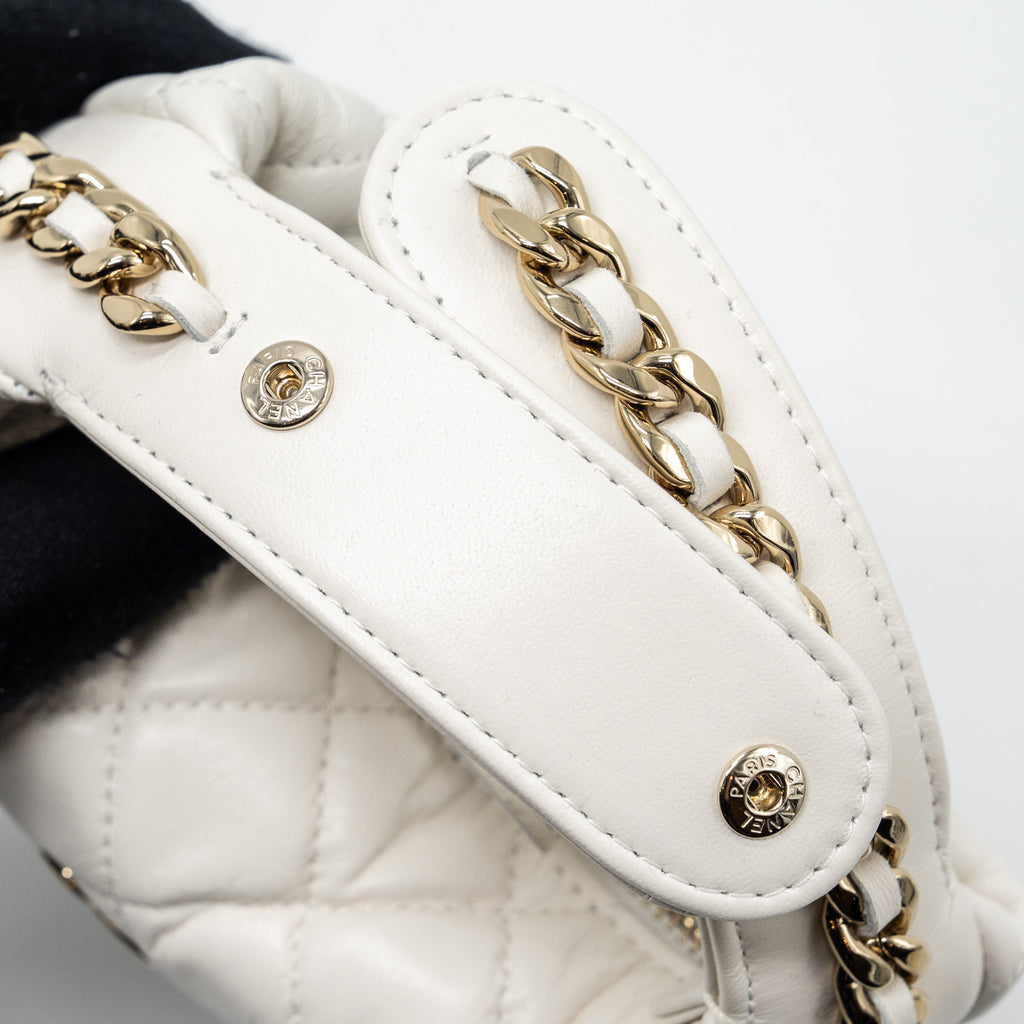 Chanel 23C round clutch lambskin white L (microchip)