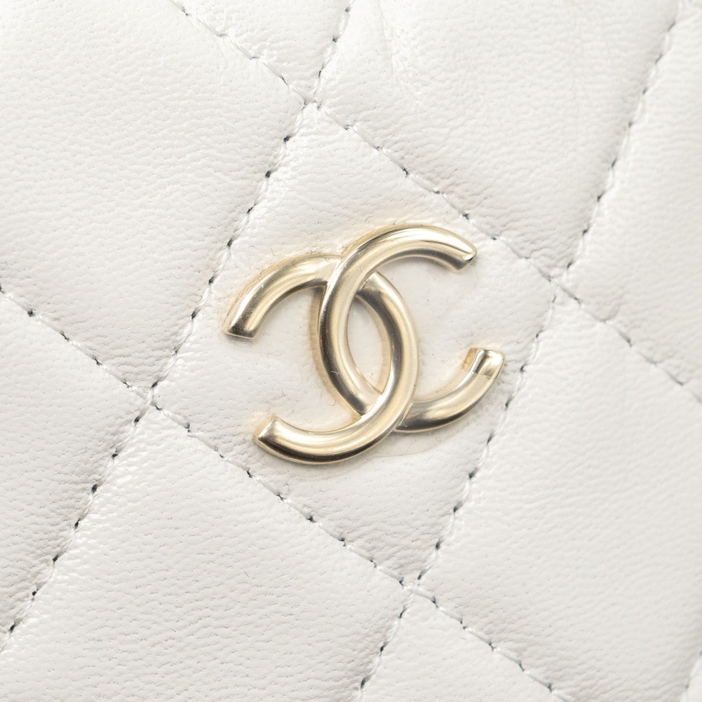Chanel 23C round clutch lambskin white L (microchip)