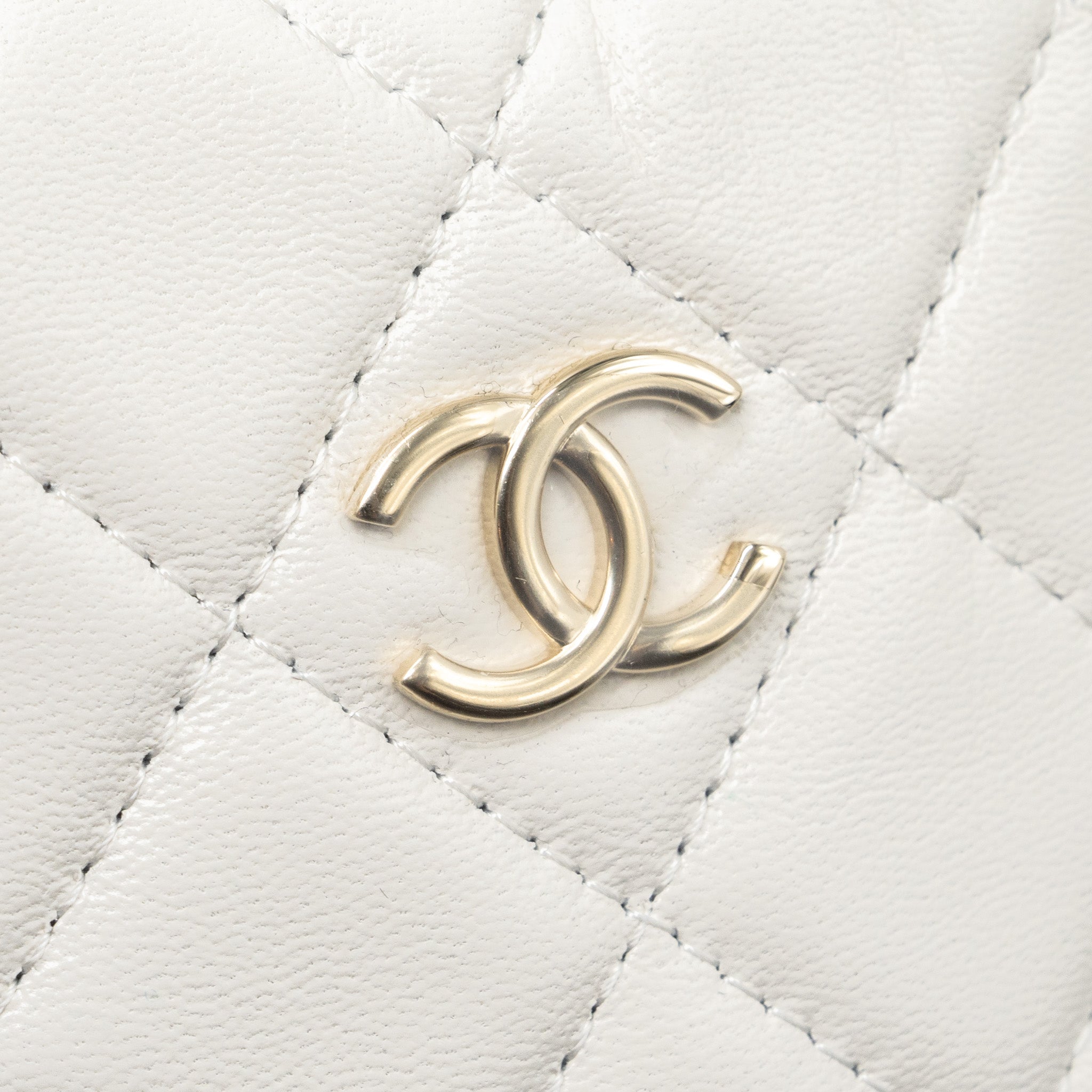 Chanel 23C round clutch lambskin white L (microchip)
