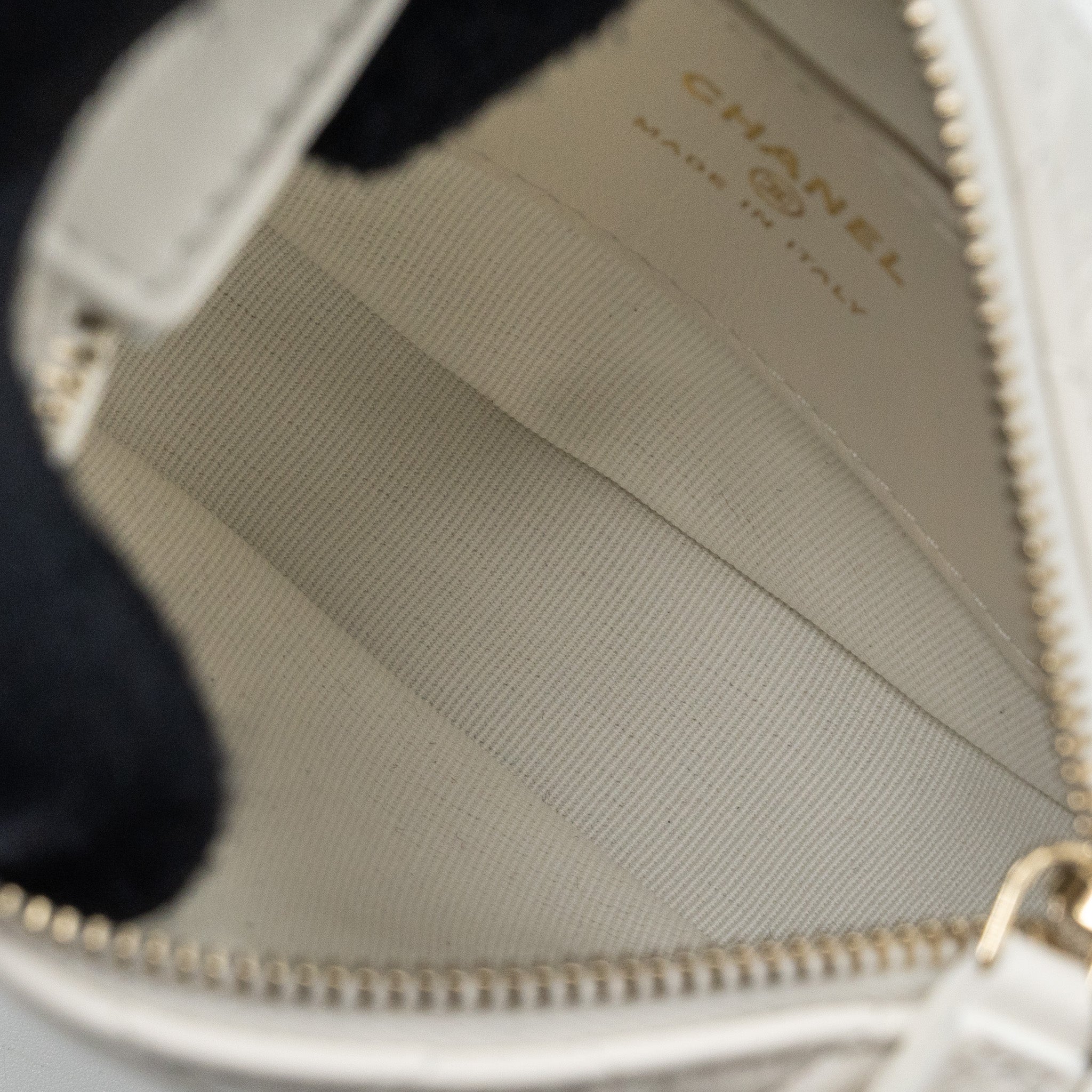 Chanel 23C round clutch lambskin white L (microchip)