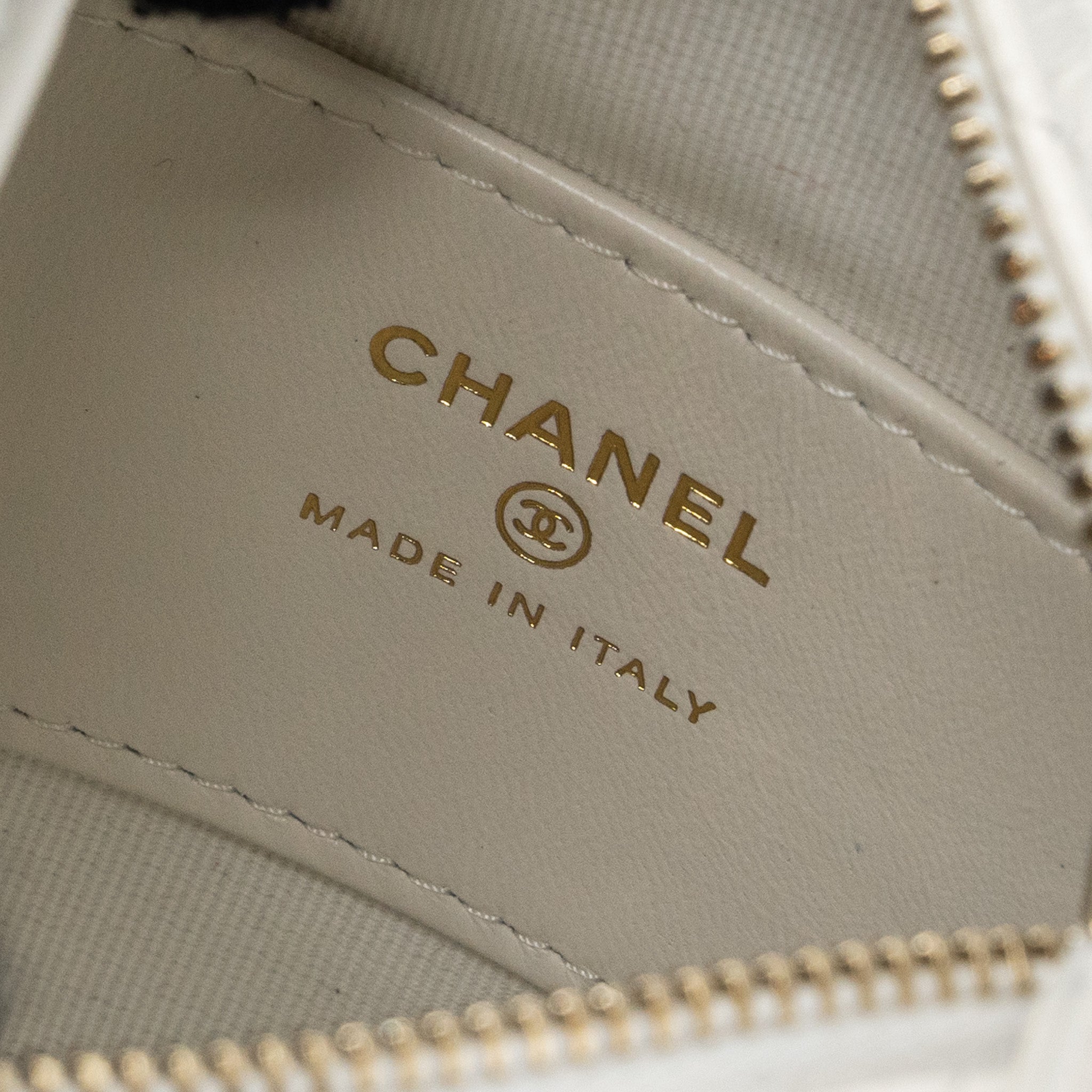 Chanel 23C round clutch lambskin white L (microchip)