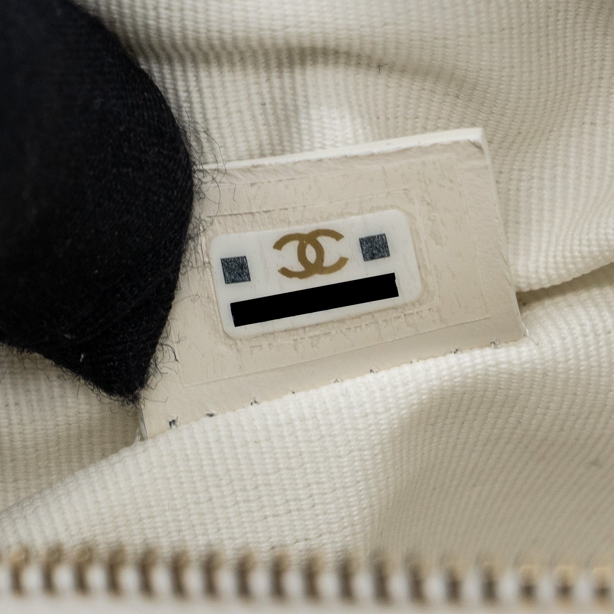 Chanel 23C round clutch lambskin white L (microchip)