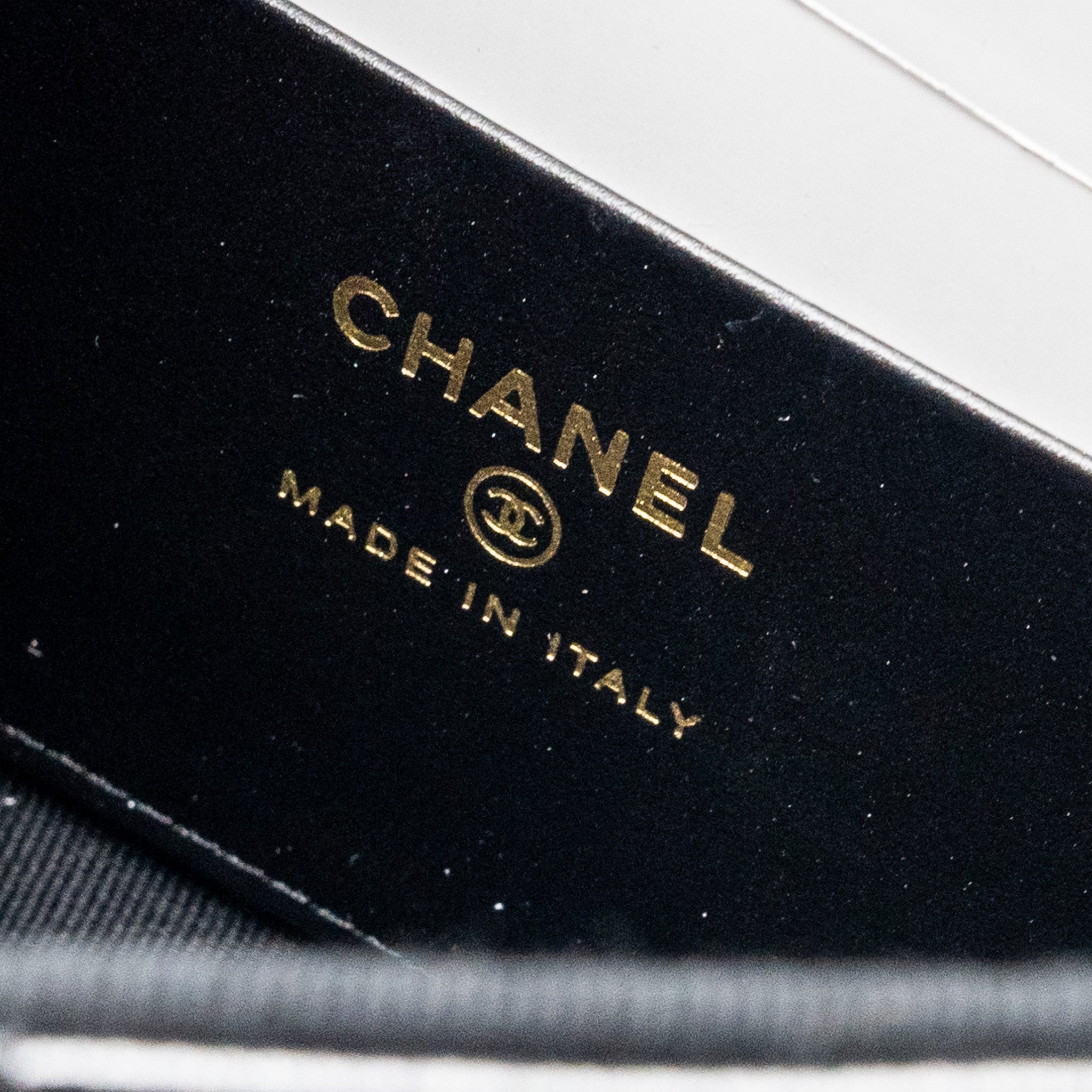 Chanel 24S Mini 31 Clutch Shiny lambskin Black L (Microchip)