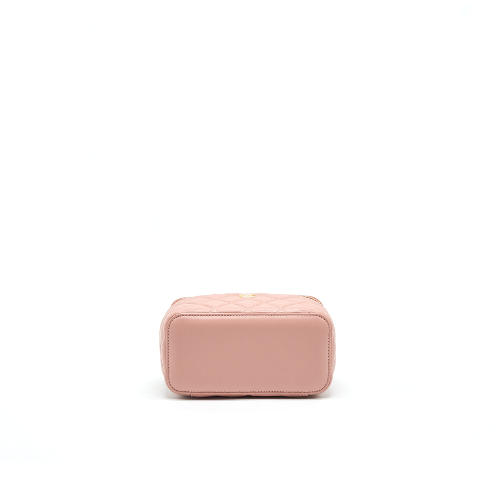 Chanel 21B pearl Crush rectangular Vanity with Chain Dark Pink
