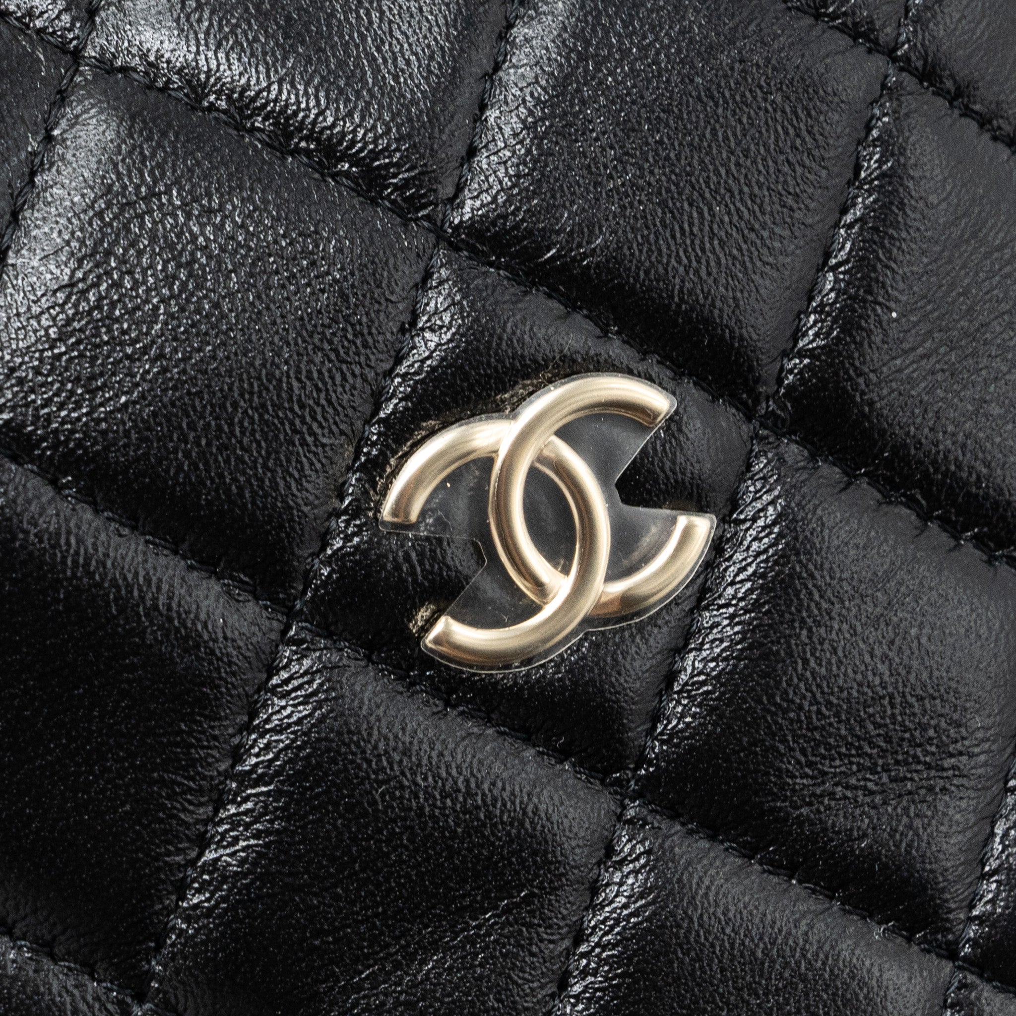 Chanel 23C round Clutch lambskin black  (microchip)