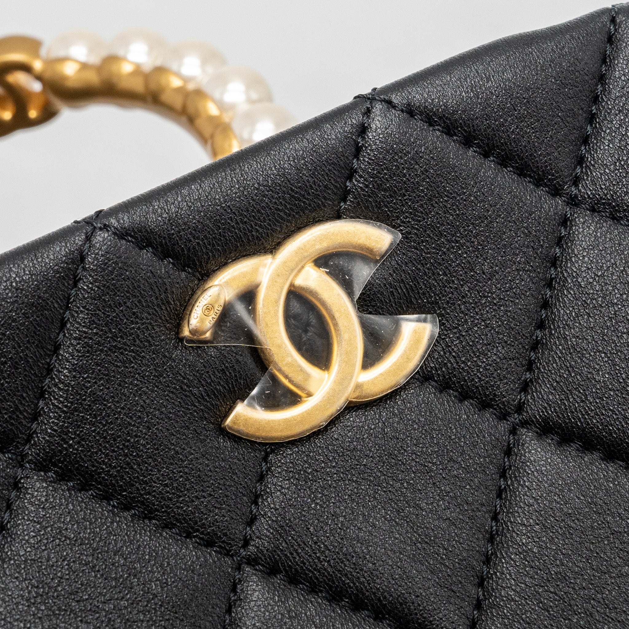 Chanel pearl round handle evening clutch lambskin black  (microchip)