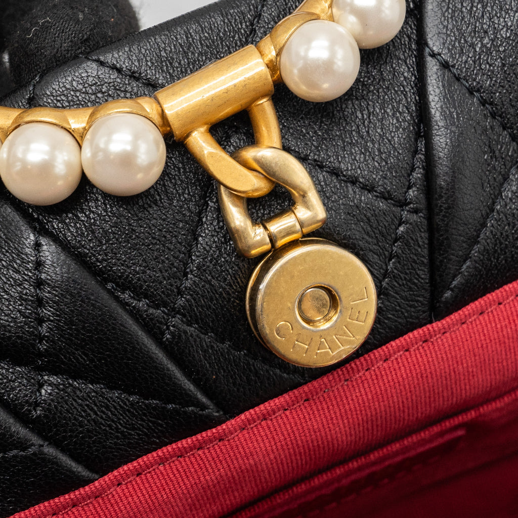 Chanel pearl round handle evening clutch lambskin black  (microchip)