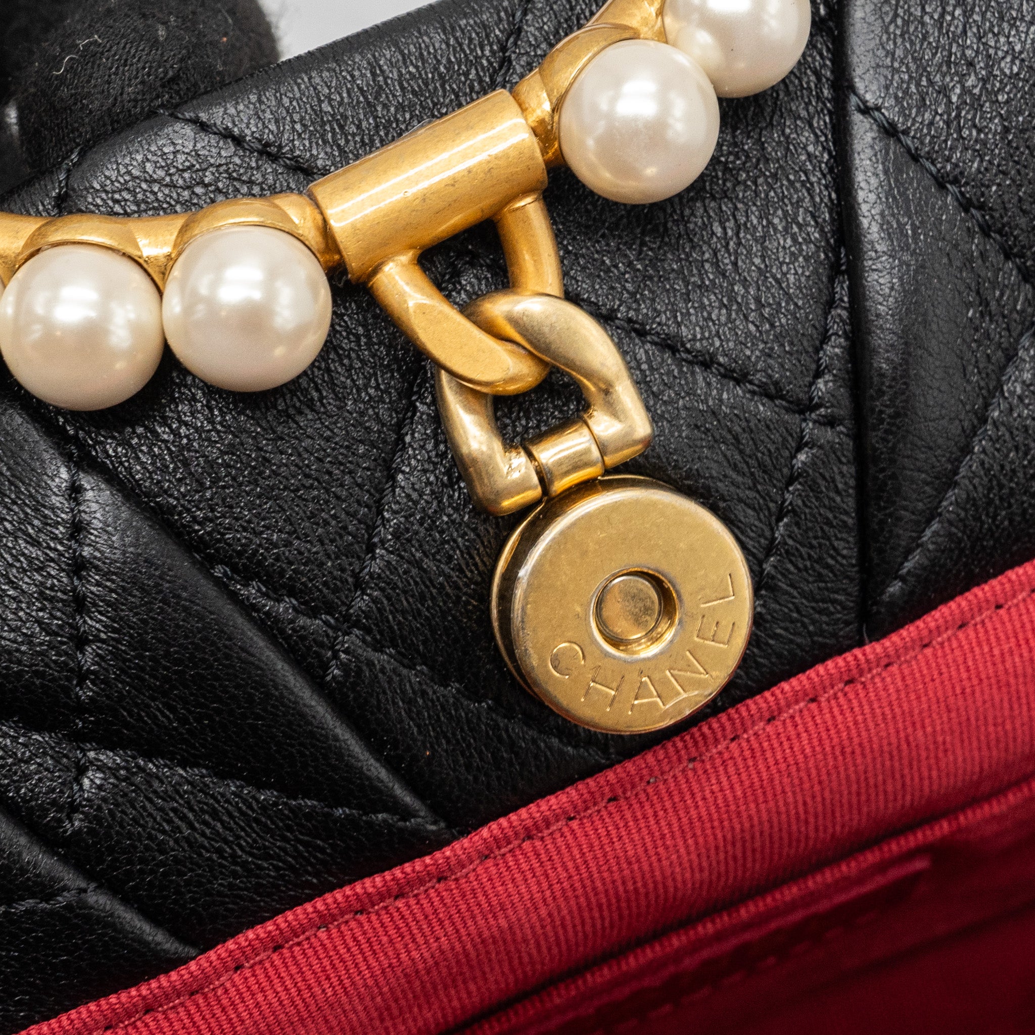 Chanel pearl round handle evening clutch lambskin black  (microchip)