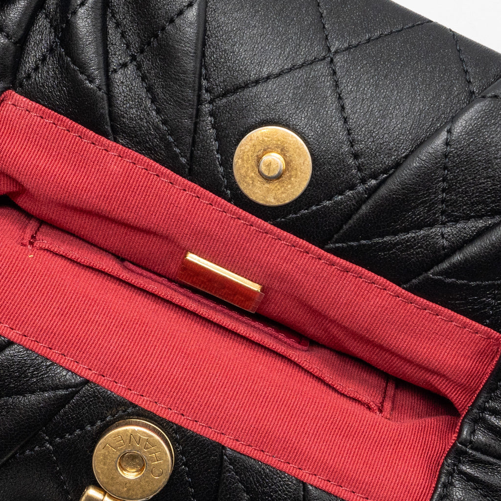 Chanel pearl round handle evening clutch lambskin black  (microchip)
