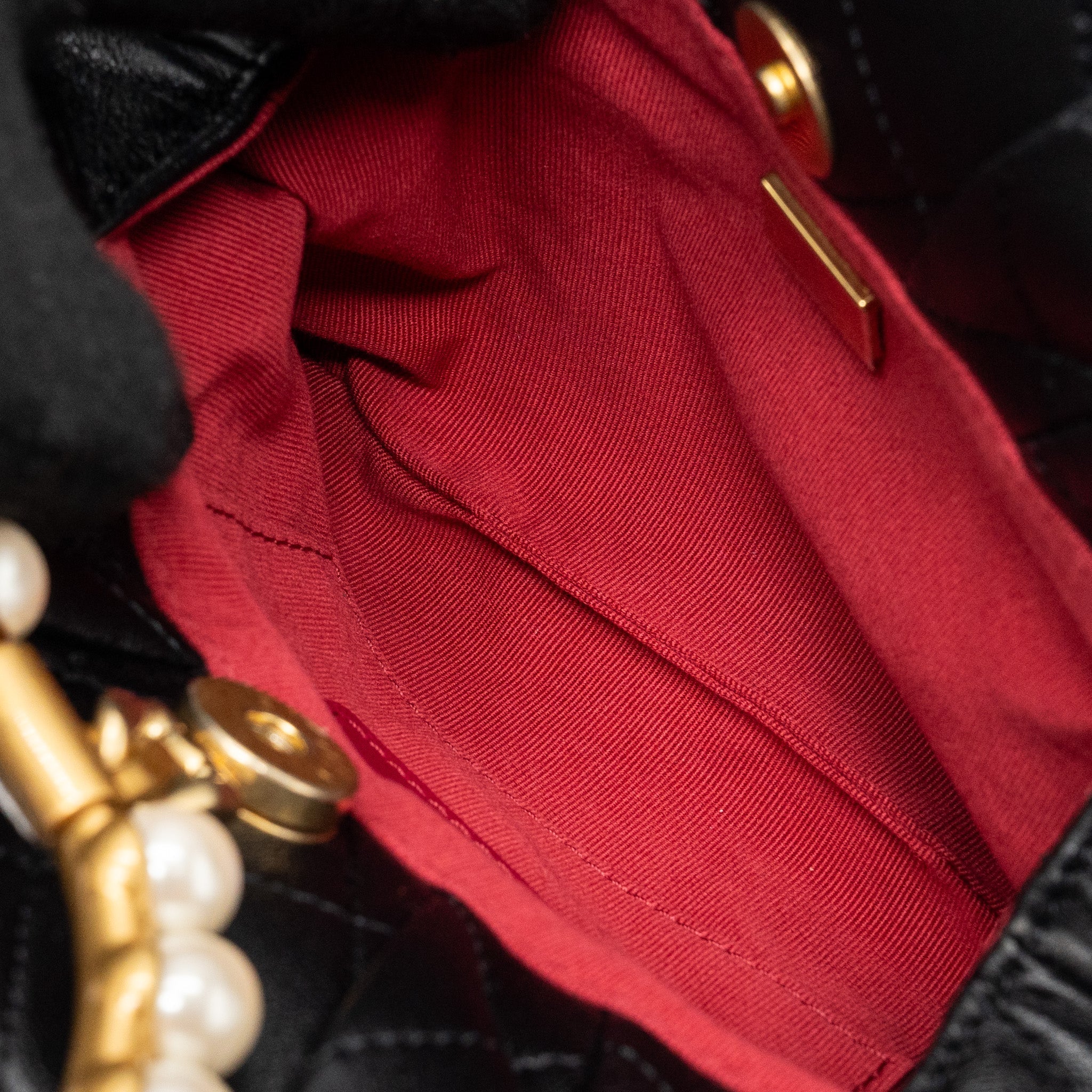 Chanel pearl round handle evening clutch lambskin black  (microchip)