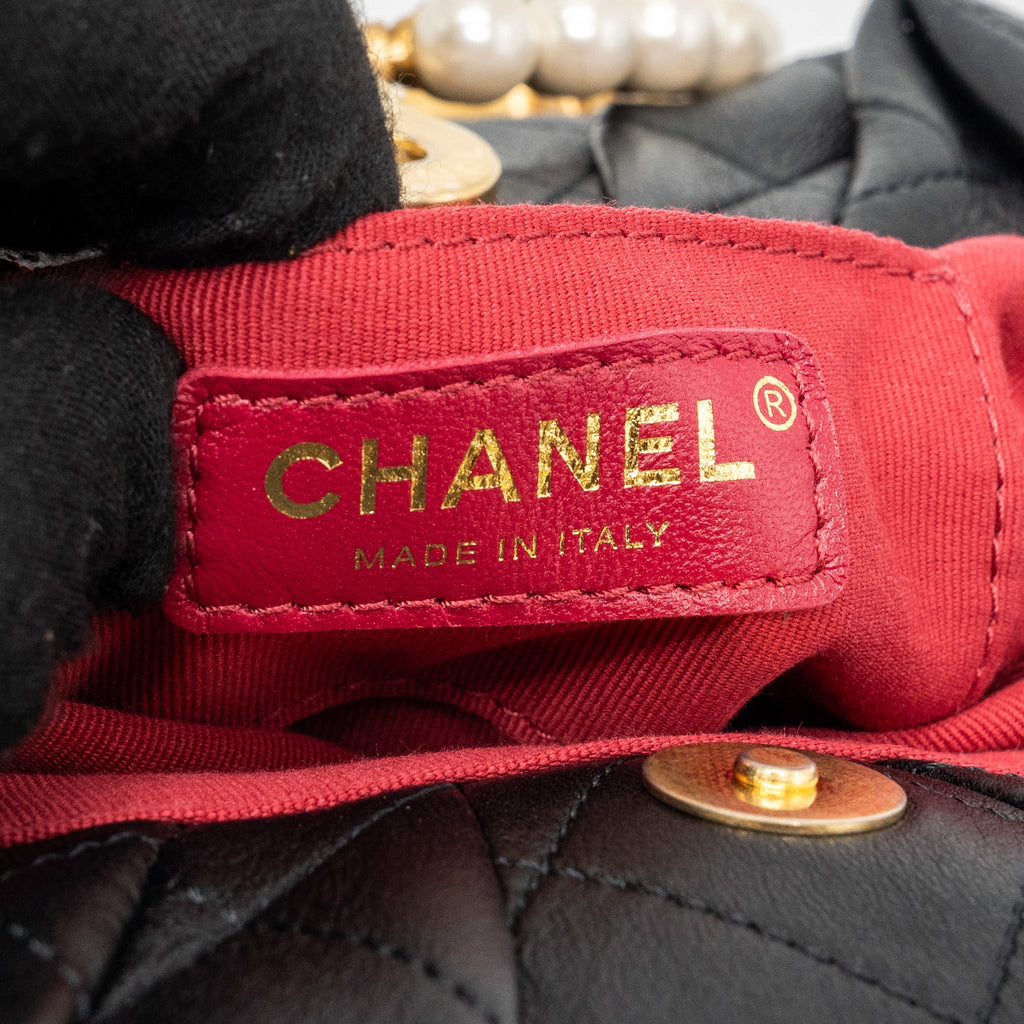 Chanel pearl round handle evening clutch lambskin black  (microchip)