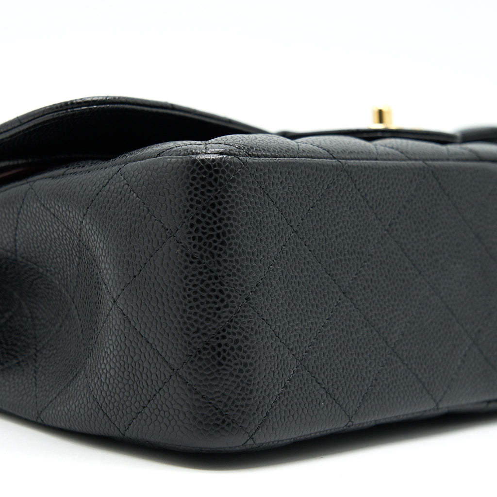 CHANEL JUMBO CLASSIC DOUBLE FLAP IN CAVIAR BLACK