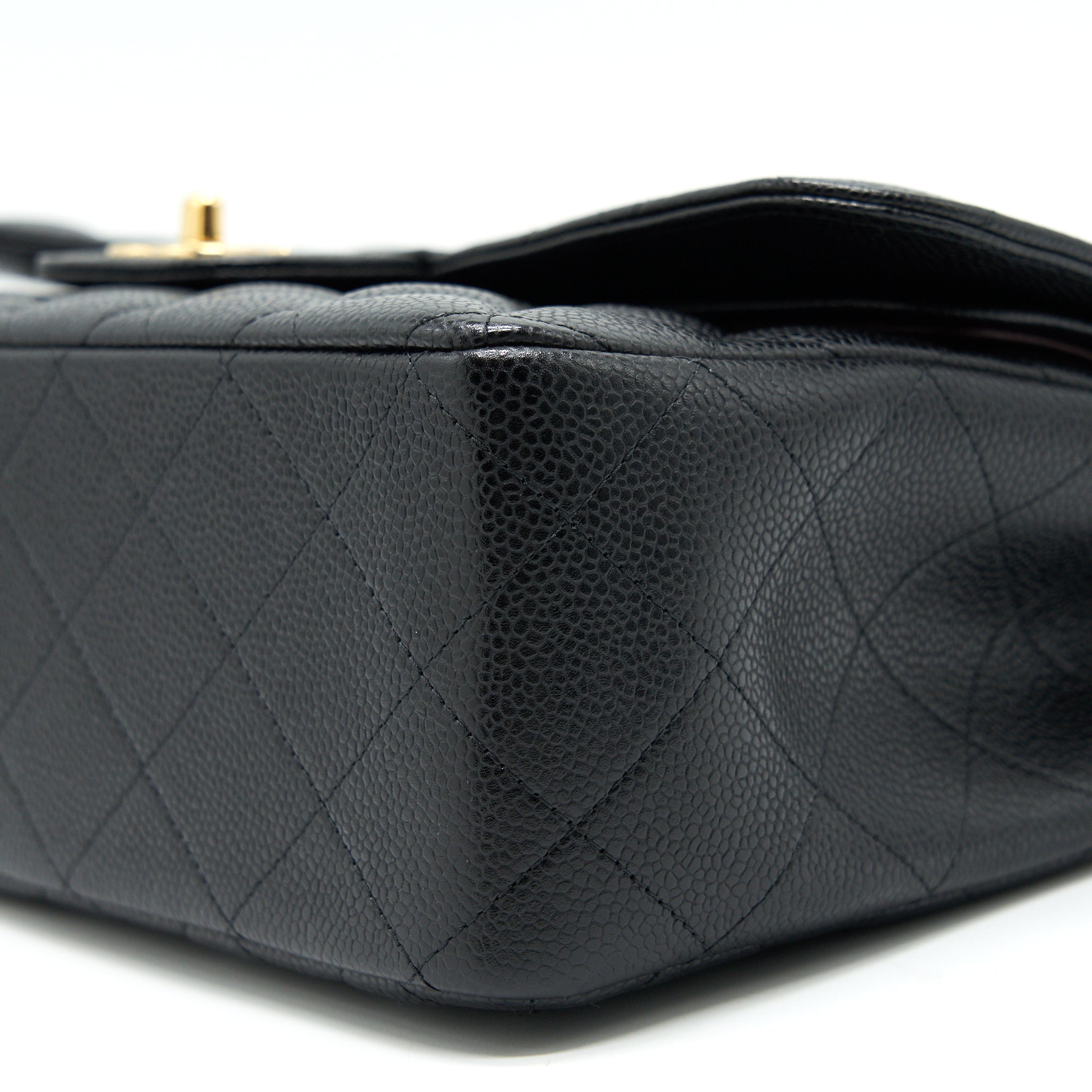 CHANEL JUMBO CLASSIC DOUBLE FLAP IN CAVIAR BLACK