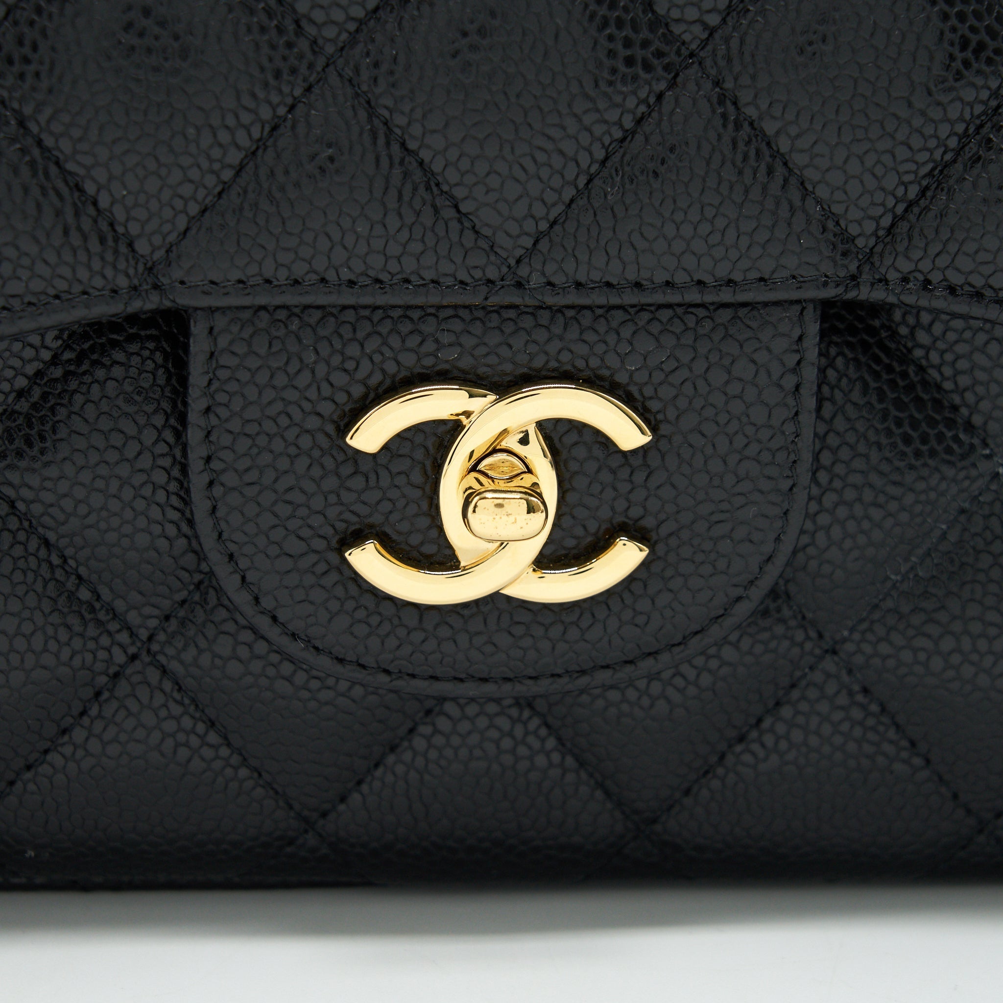 CHANEL JUMBO CLASSIC DOUBLE FLAP IN CAVIAR BLACK