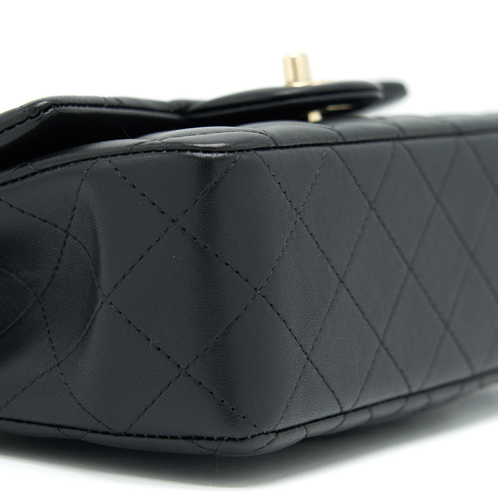 Chanel 21K top handle mini Rectangular flap Bag Black L