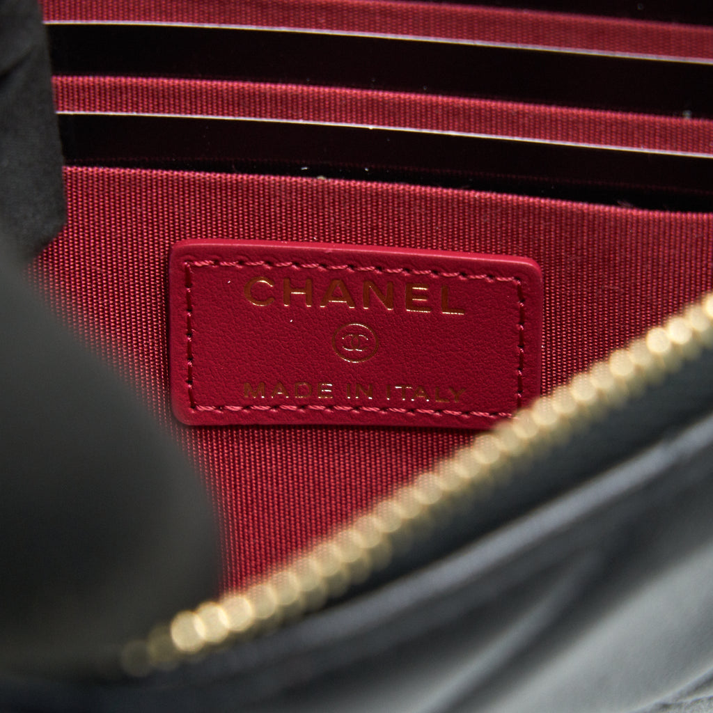 CHANEL 19 Phone and  Holder Lambskin Quilted Black