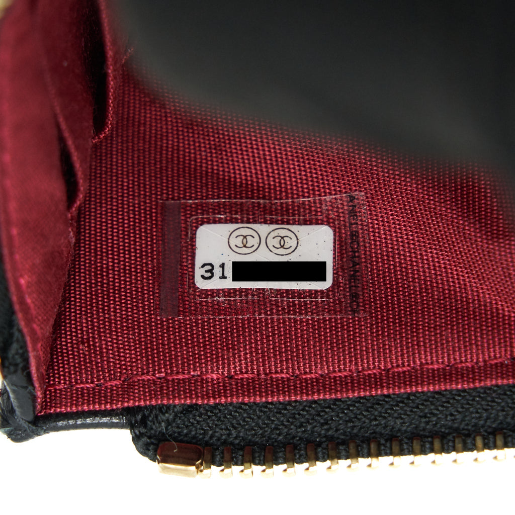 CHANEL 19 Phone and  Holder Lambskin Quilted Black