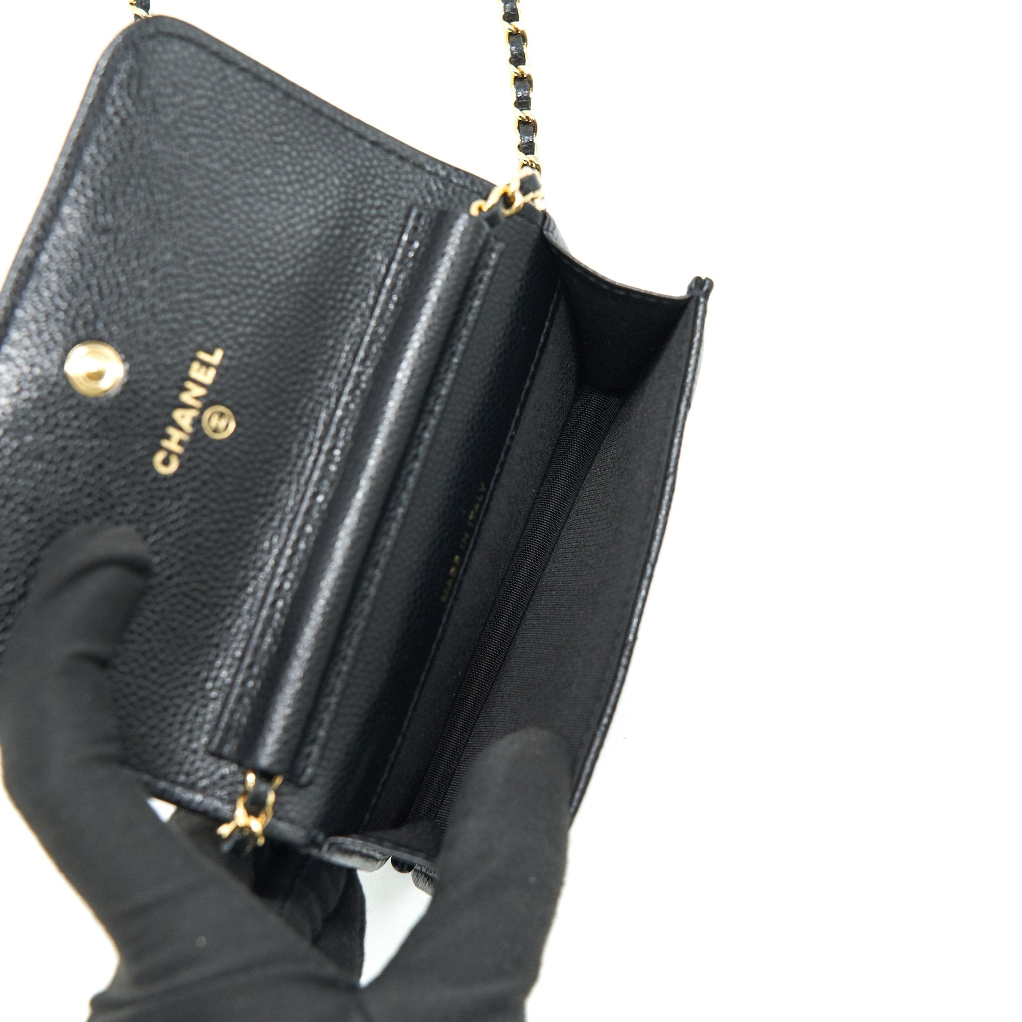 Chanel 21A Flap  Holder With Chain Black