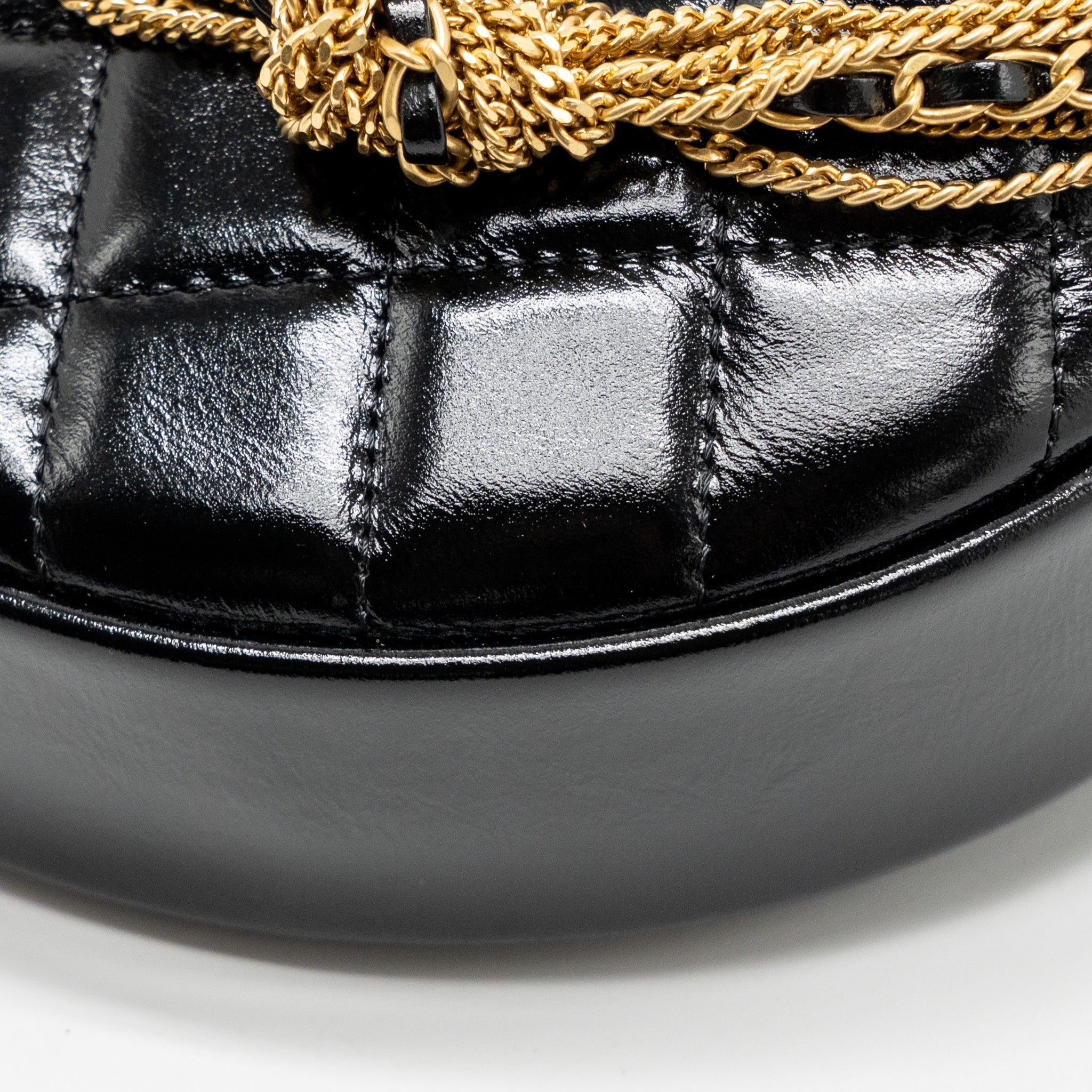 Chanel 21A Round Clutch with Detail Chain Calfskin Black (microchip)